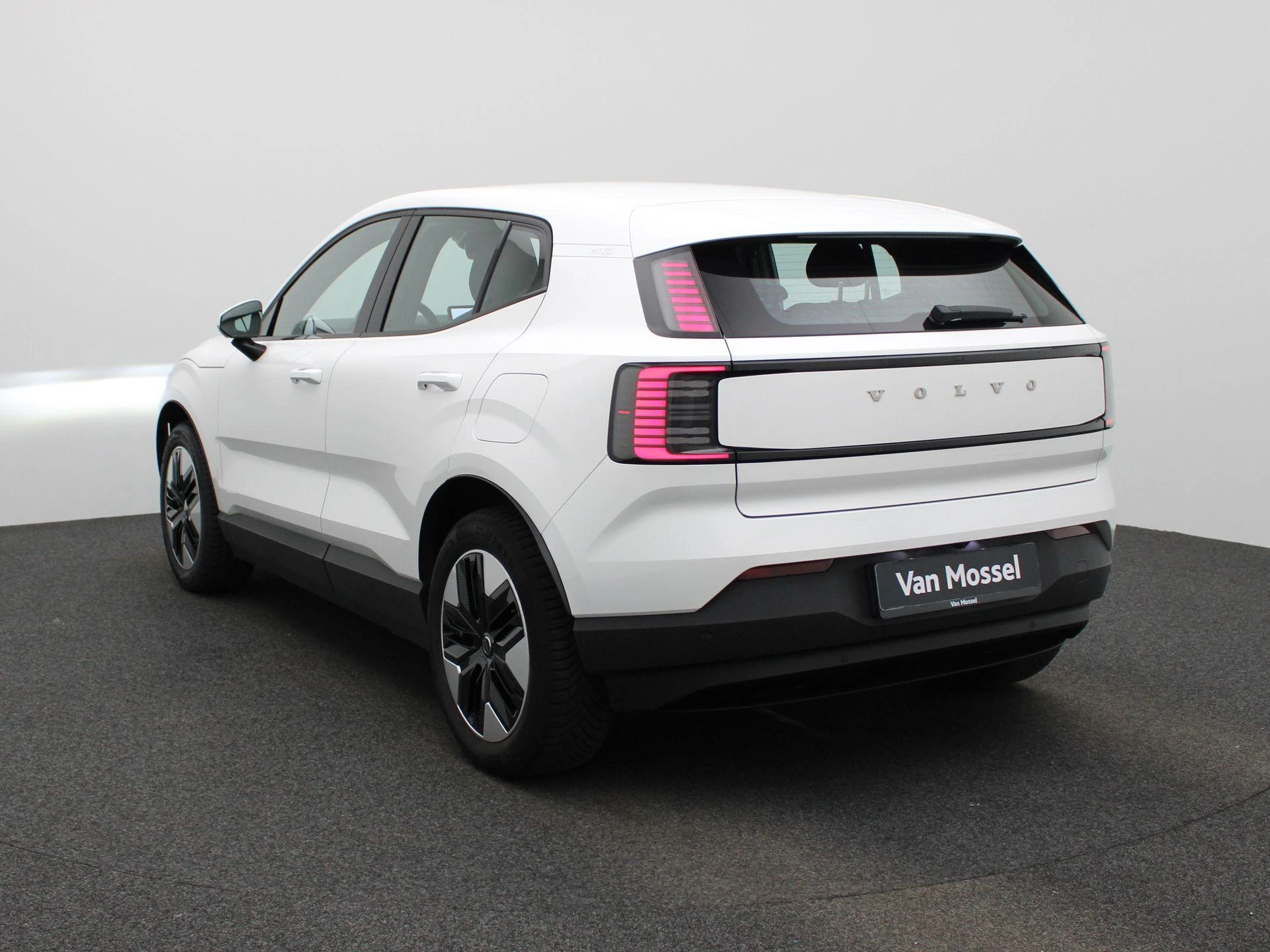 Volvo-EX30-image-1
