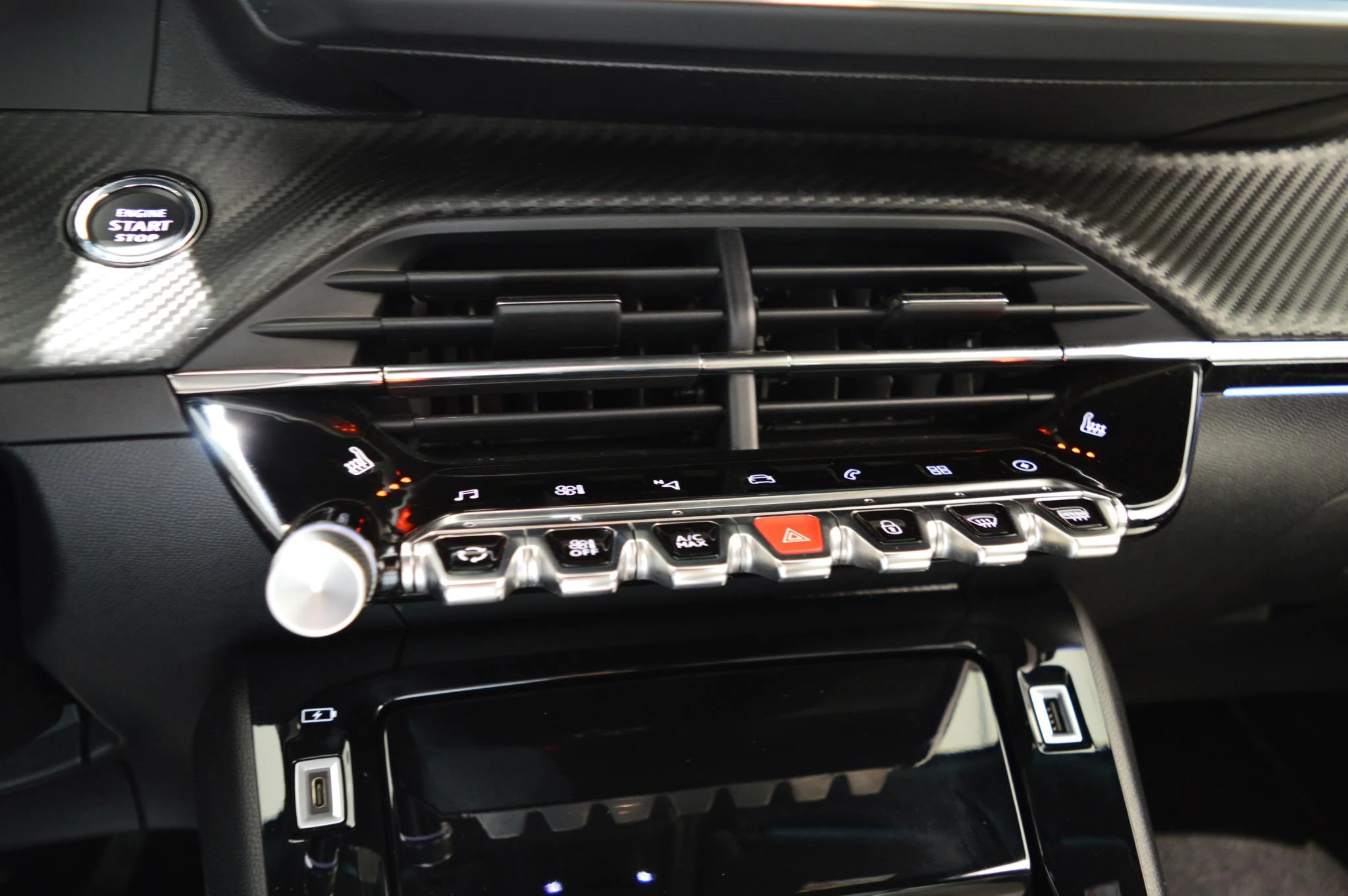 Peugeot-e-2008-image-14