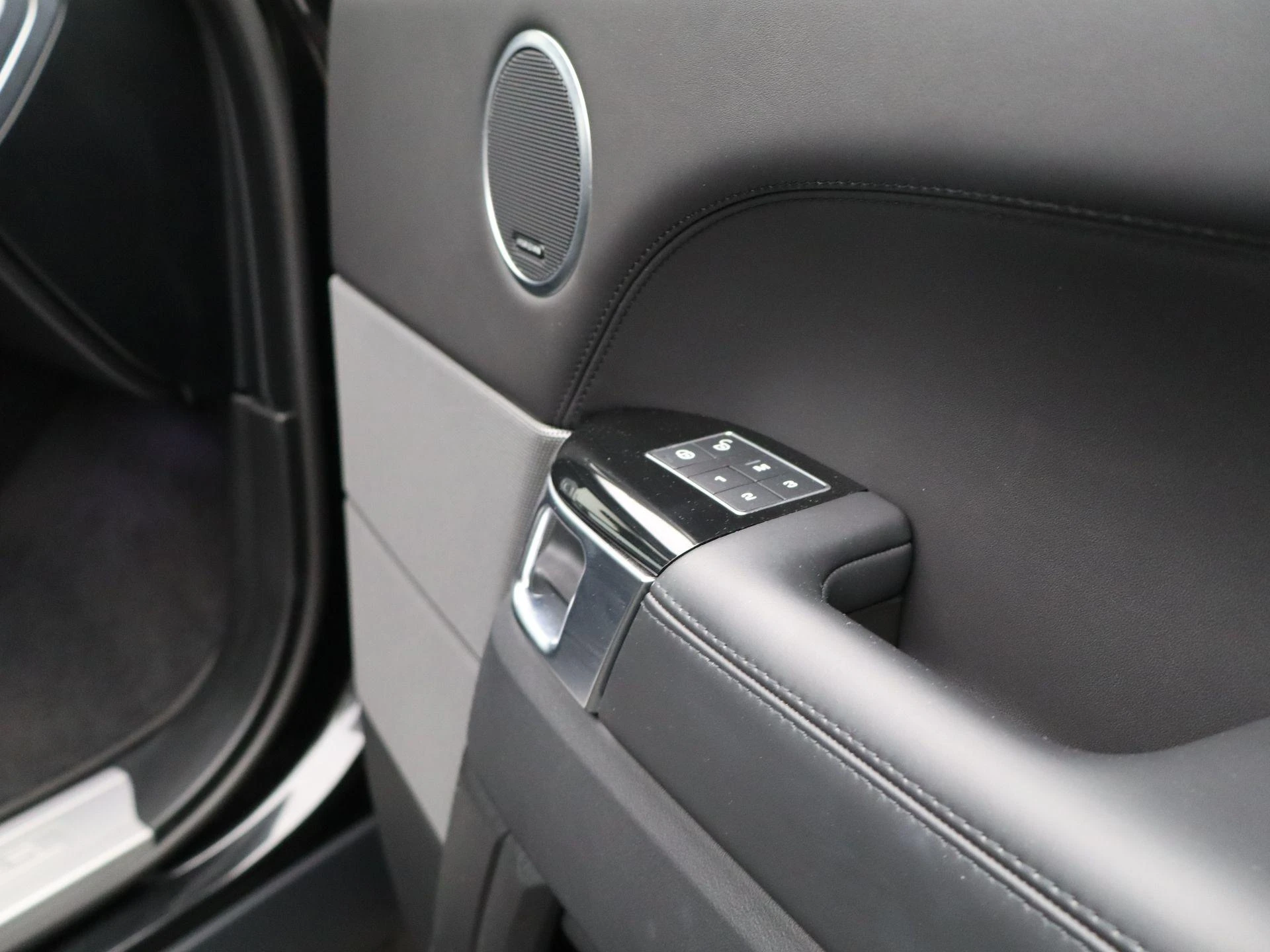 Land Rover-Range Rover Sport-image-35