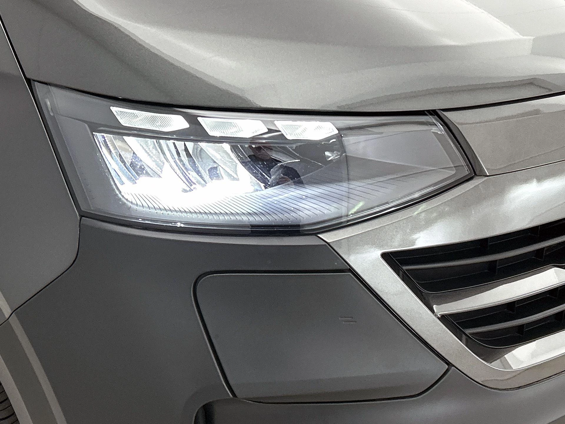 Volkswagen-e-Transporter-image-24