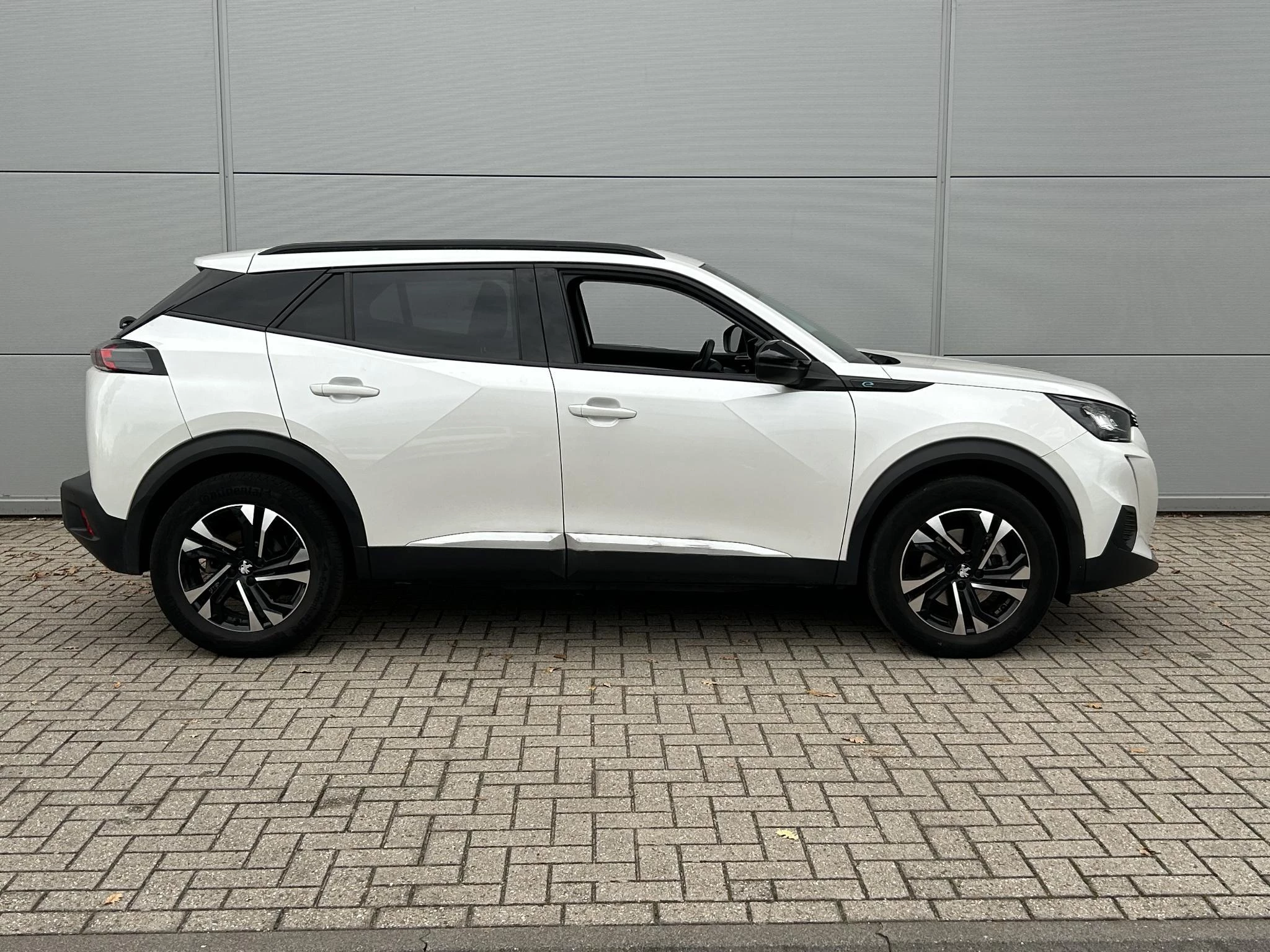 Peugeot-e-2008-image-3