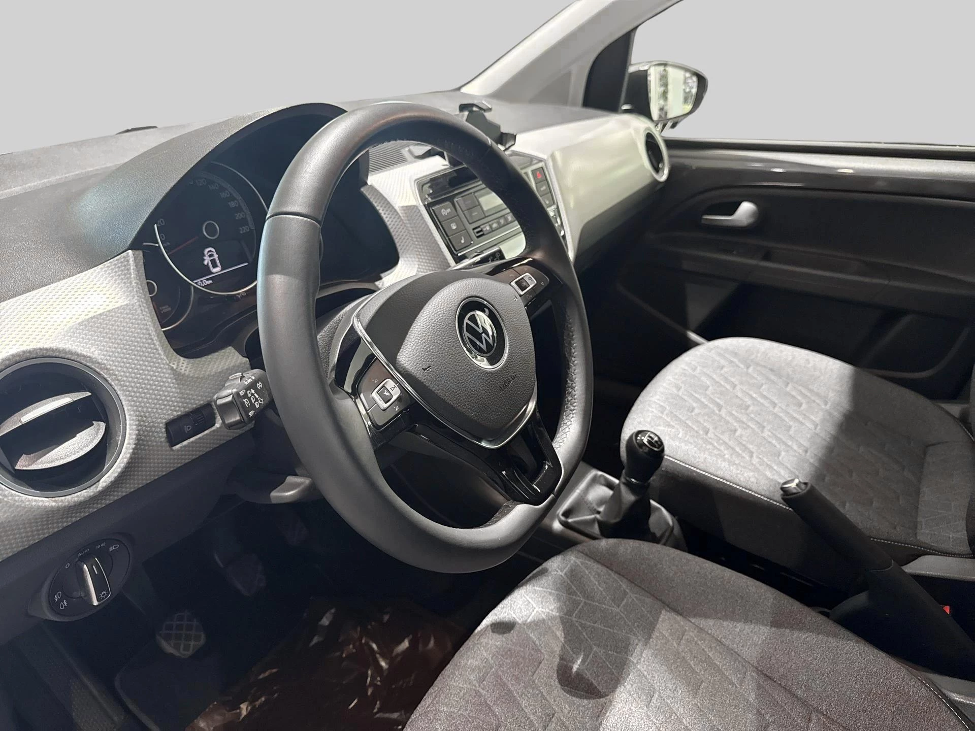 Volkswagen-up!-image-8