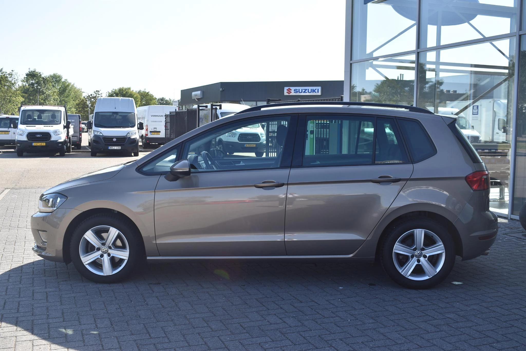 Volkswagen-Golf Sportsvan-image-7