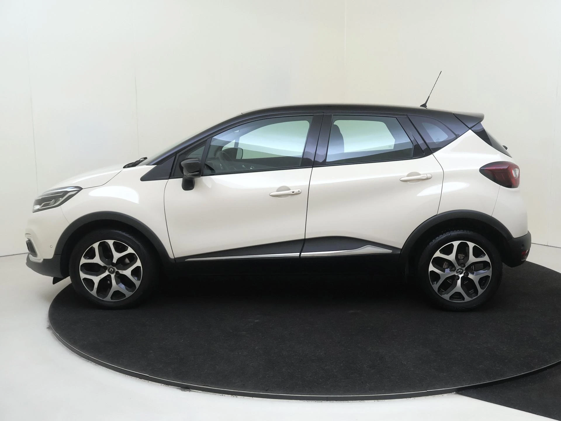 Renault-Captur-image-7