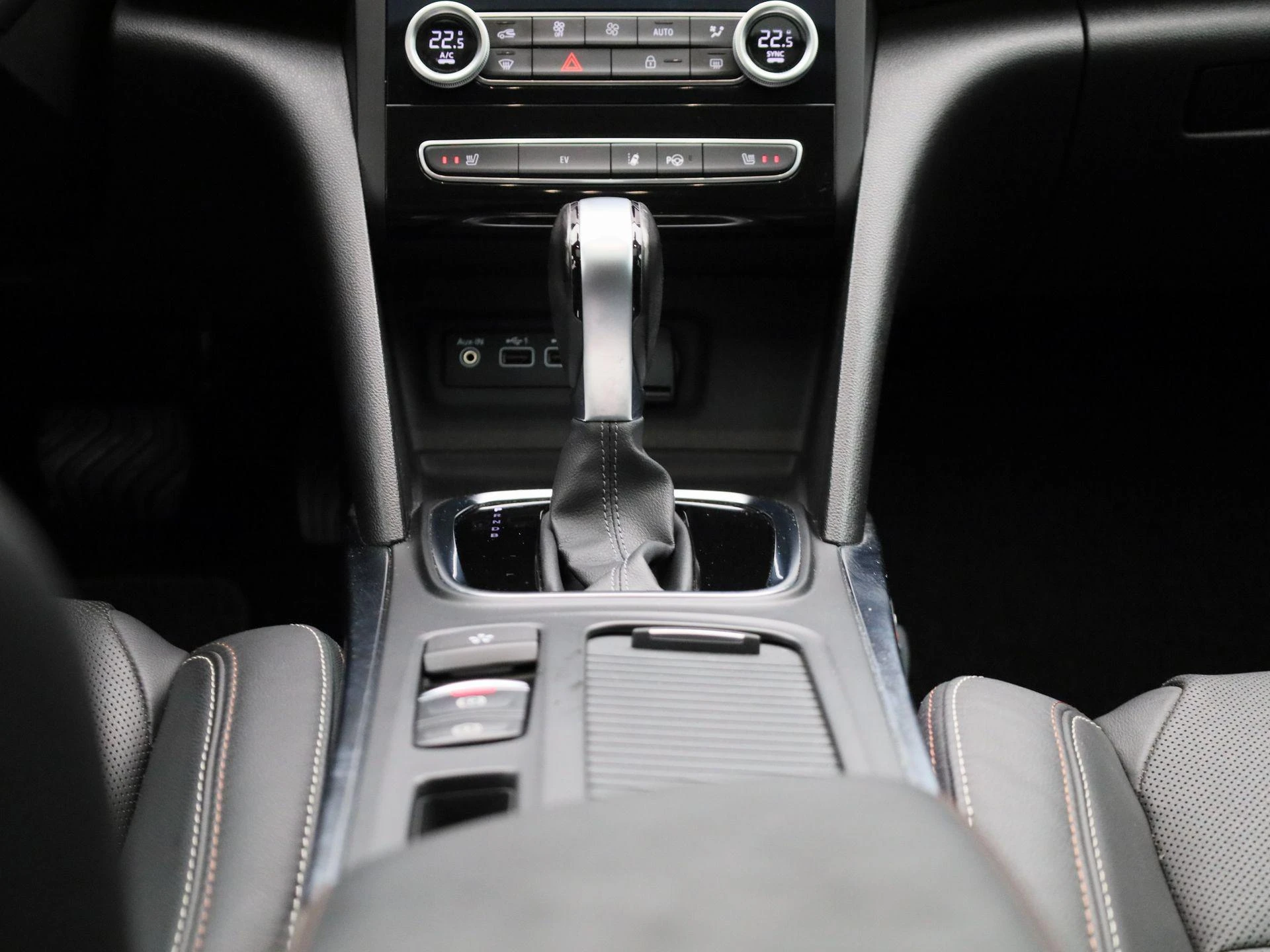 Renault-Megane E-Tech-image-9