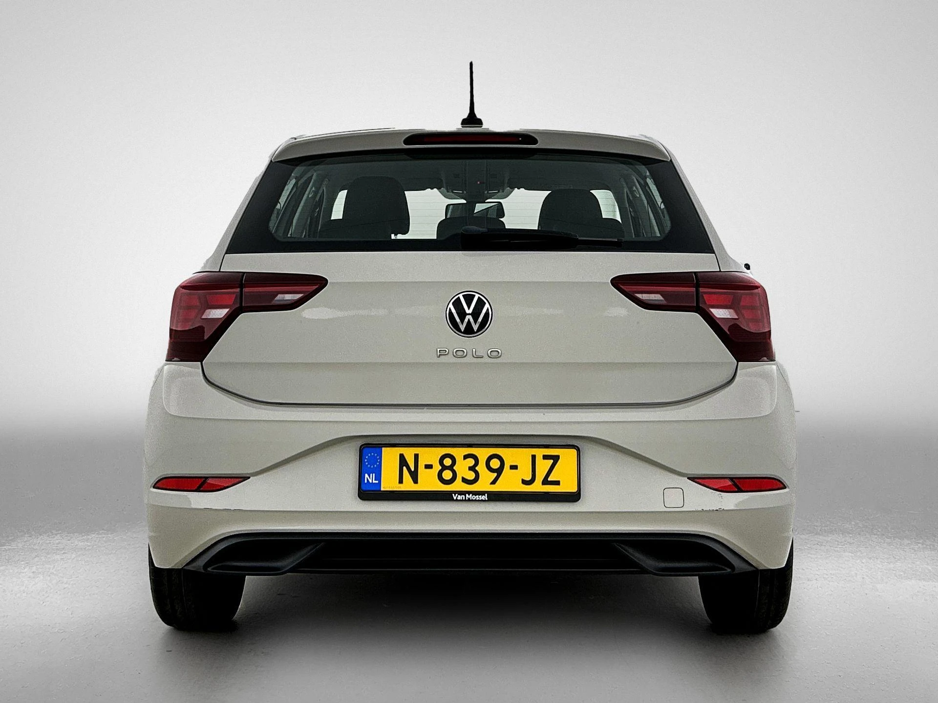 Volkswagen-Polo-image-2