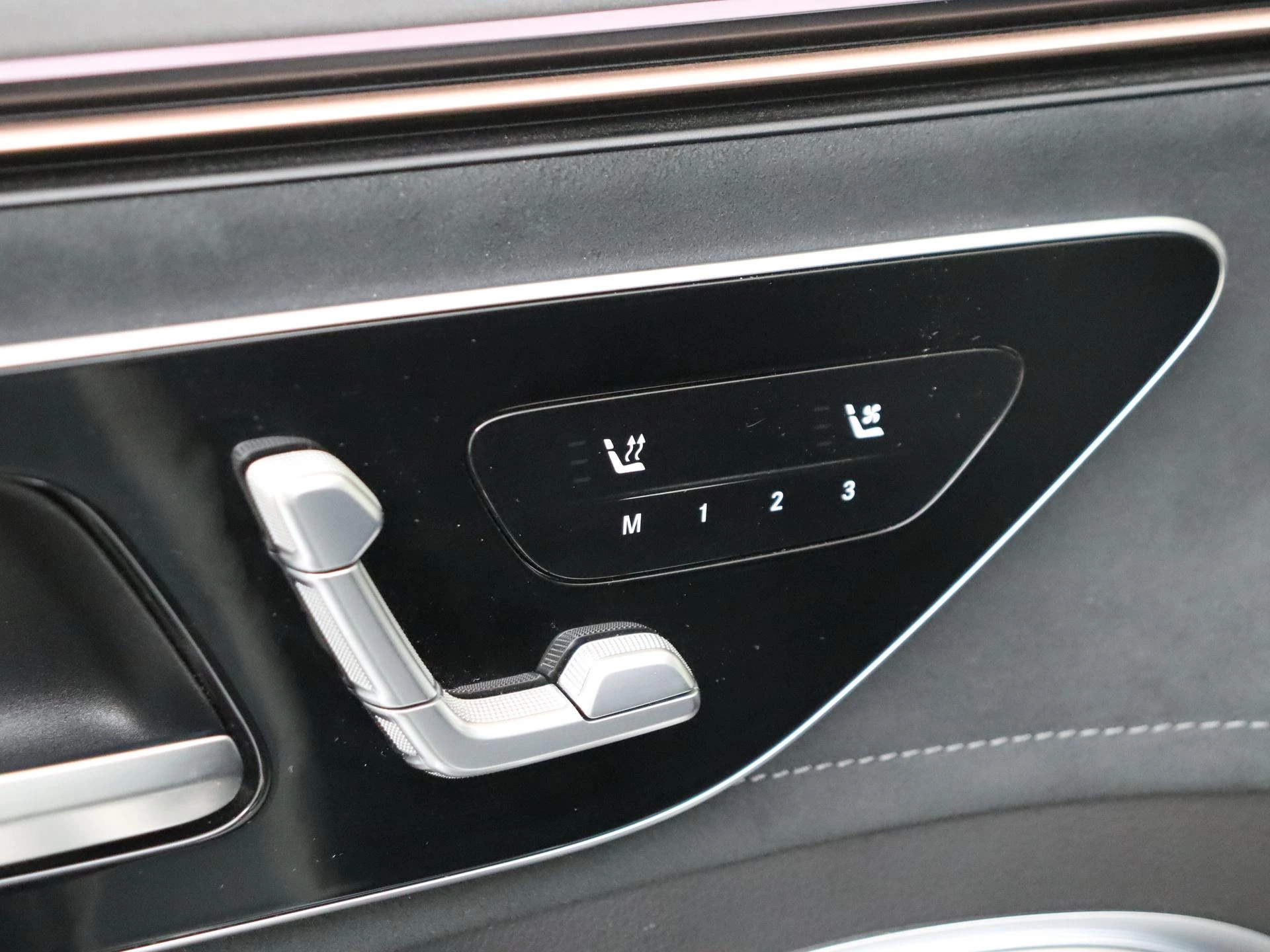 Mercedes-Benz-EQE-image-25