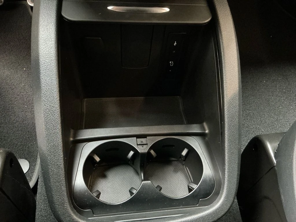 Mercedes-Benz-V-Klasse 300-image-17