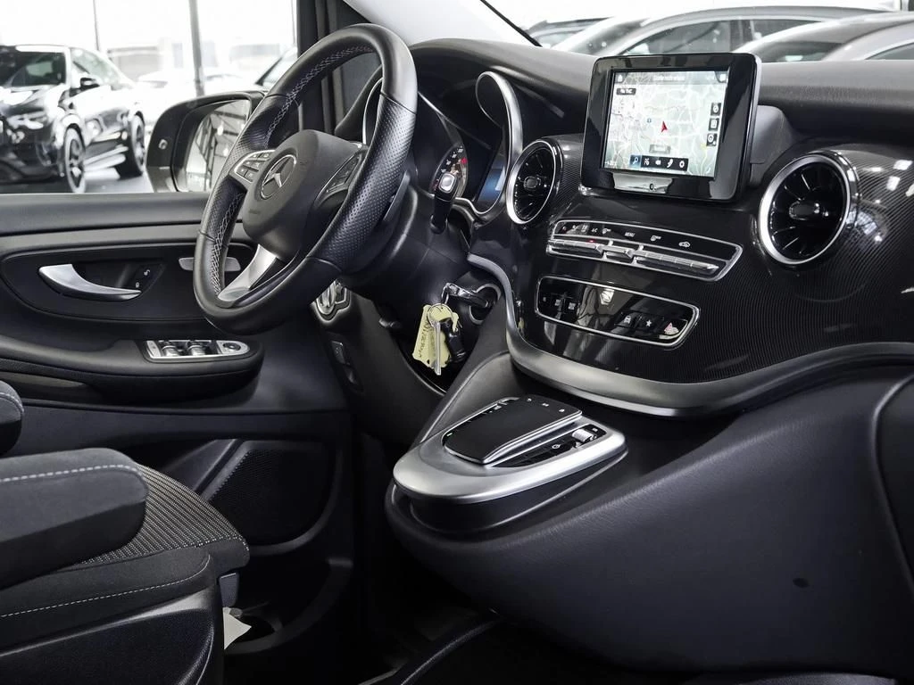 Mercedes-Benz-V-Klasse 220-image-9