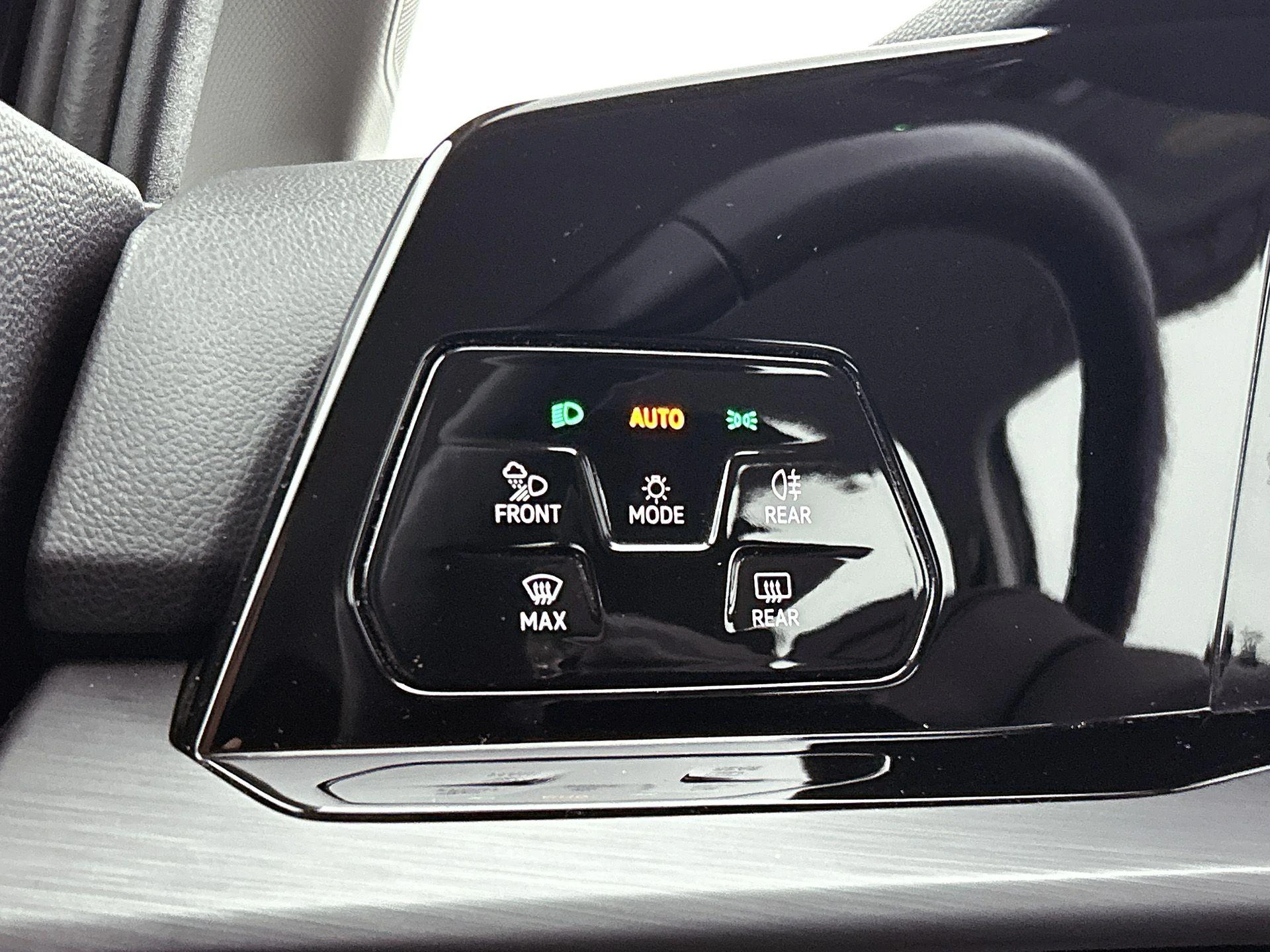 Volkswagen-Golf-image-22