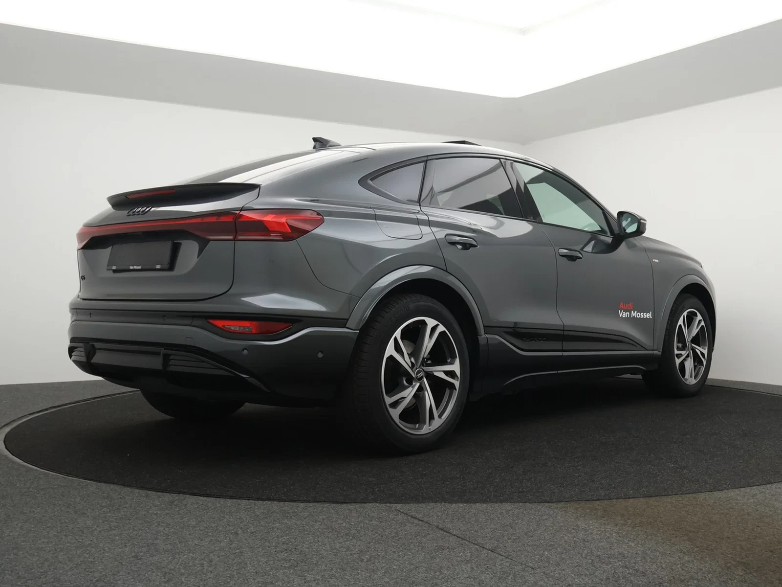 Audi-Q6 e-tron-image-1