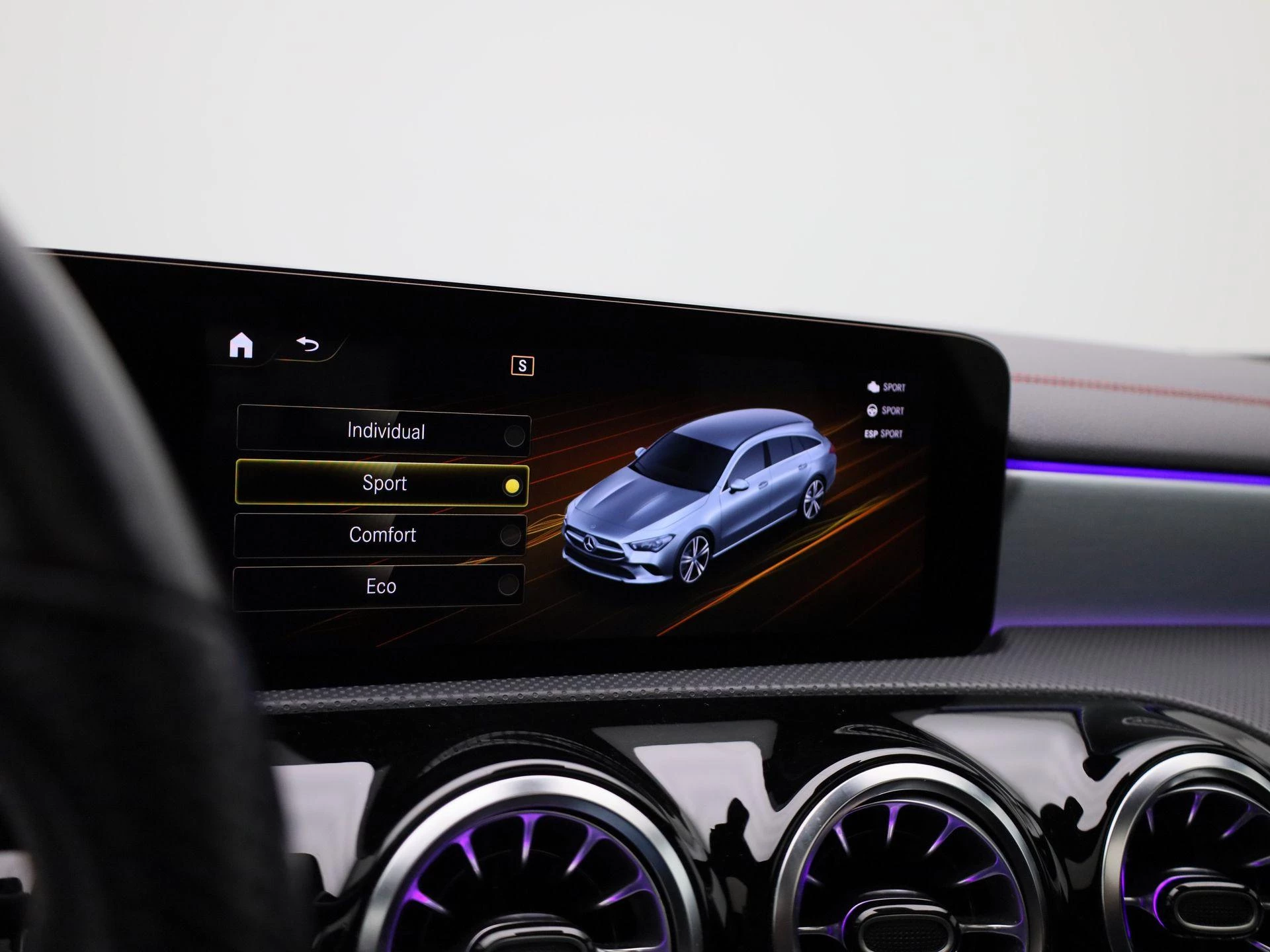 Mercedes-Benz-CLA-image-18