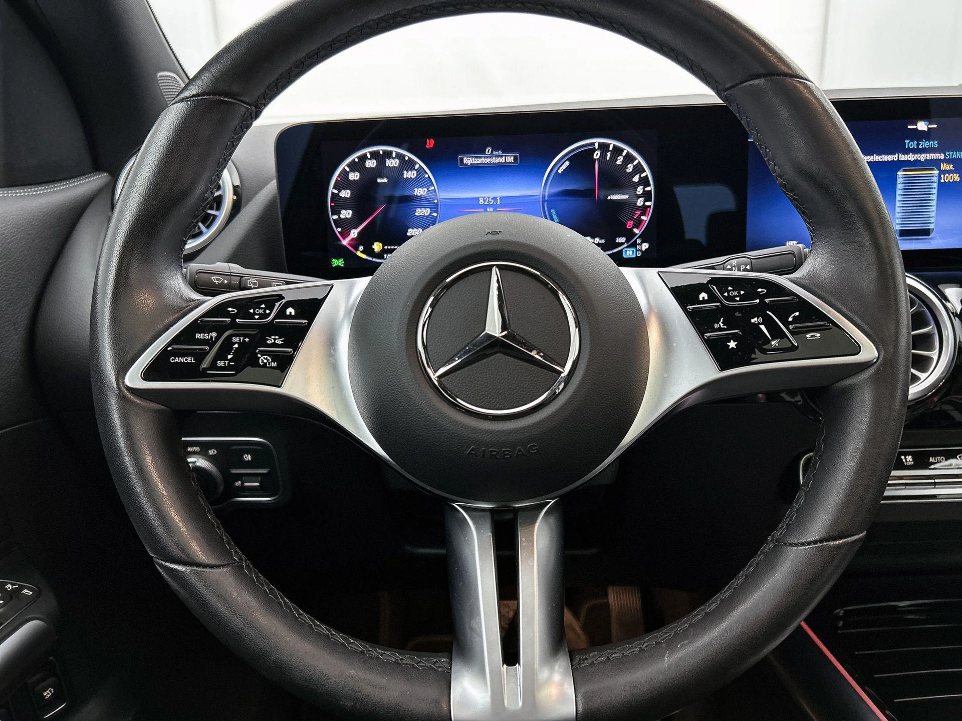 Mercedes-Benz-GLA-image-34