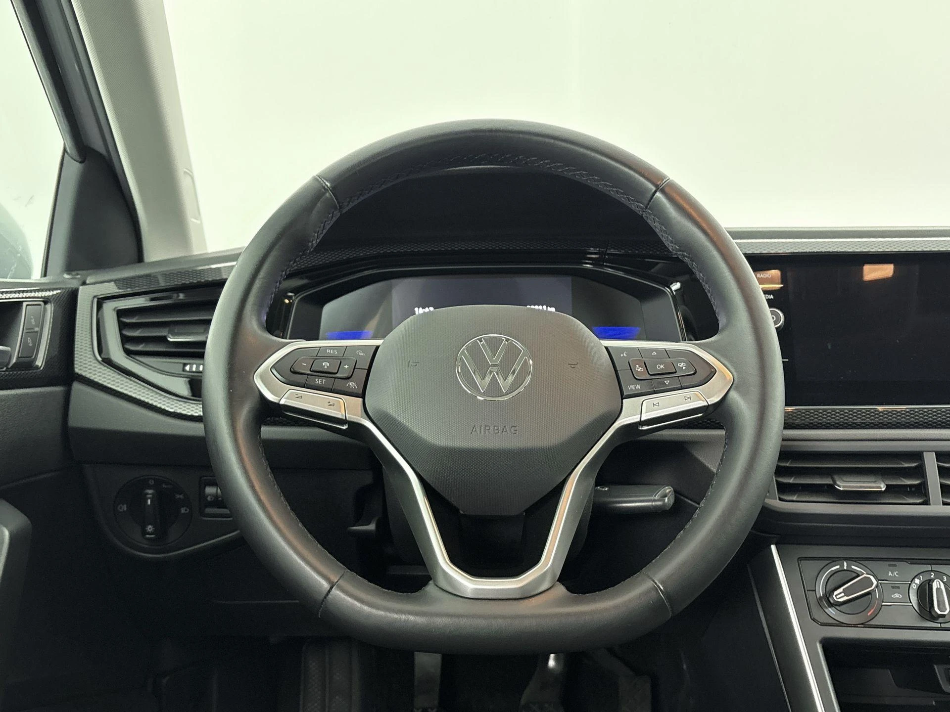 Volkswagen-Polo-image-17