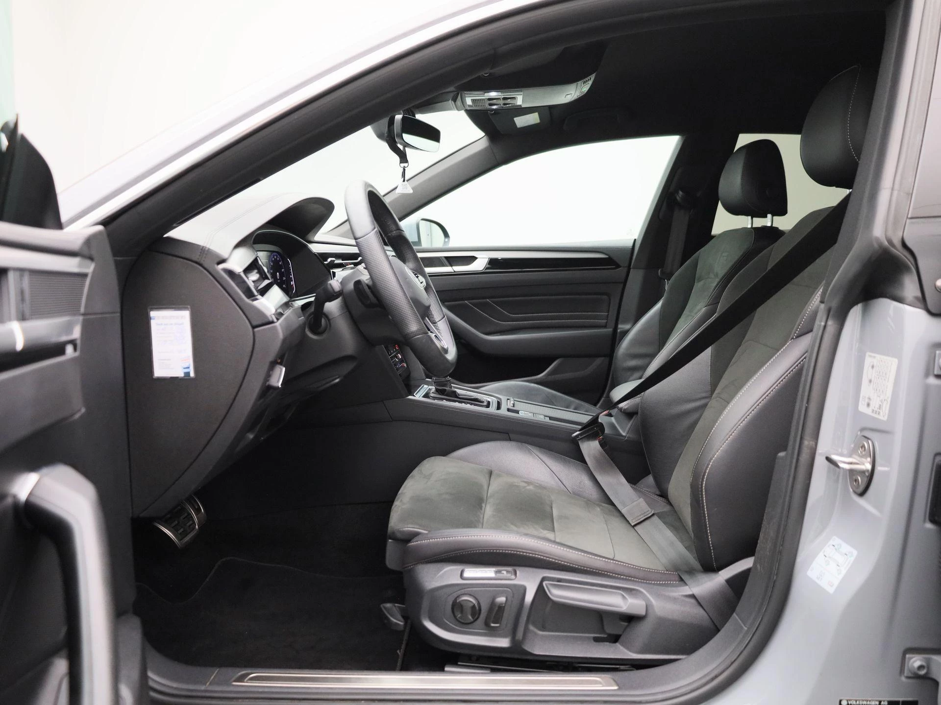 Volkswagen Arteon 2.0 TSI R-Line Business+