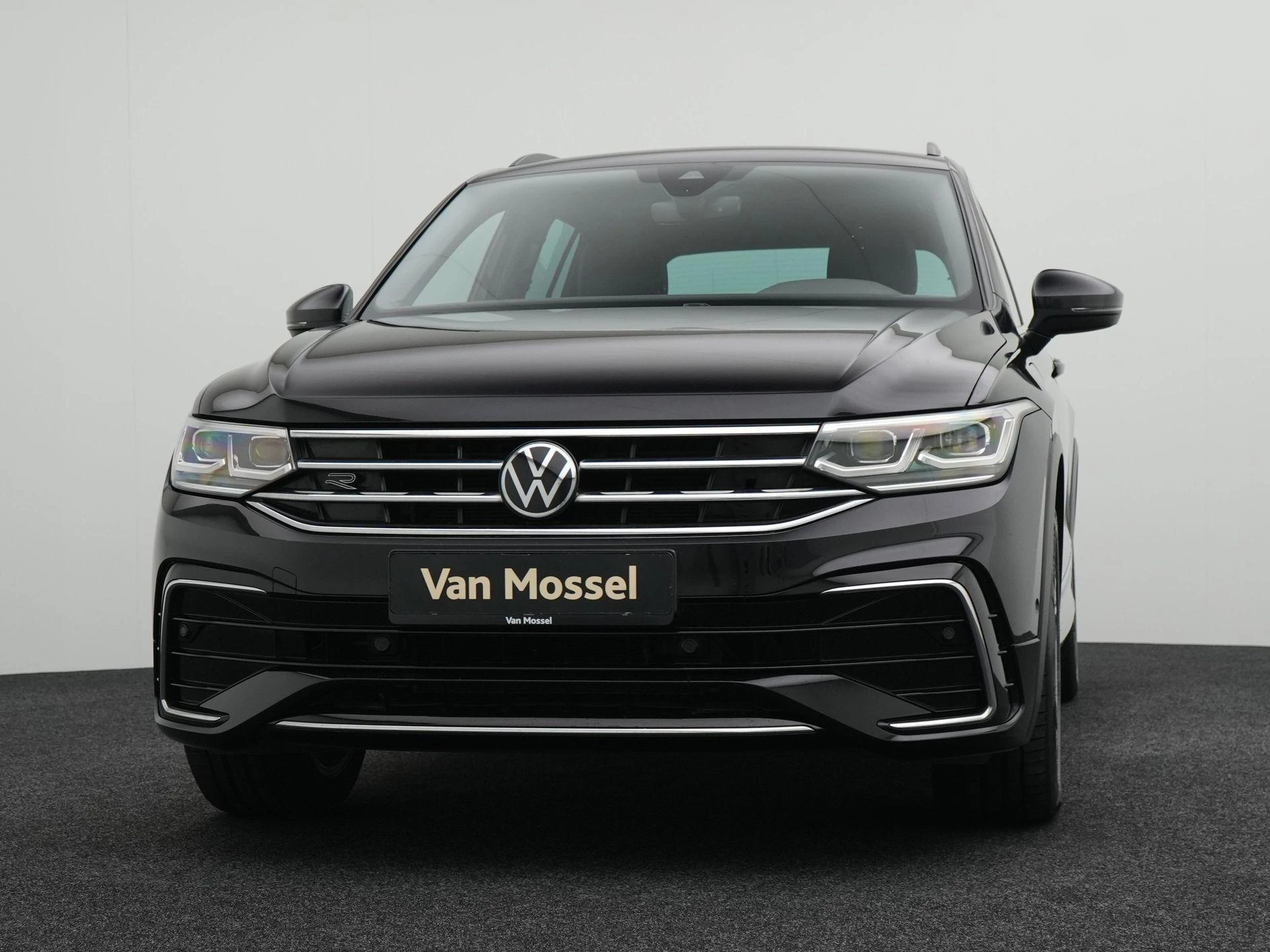 Volkswagen-Tiguan-image-1