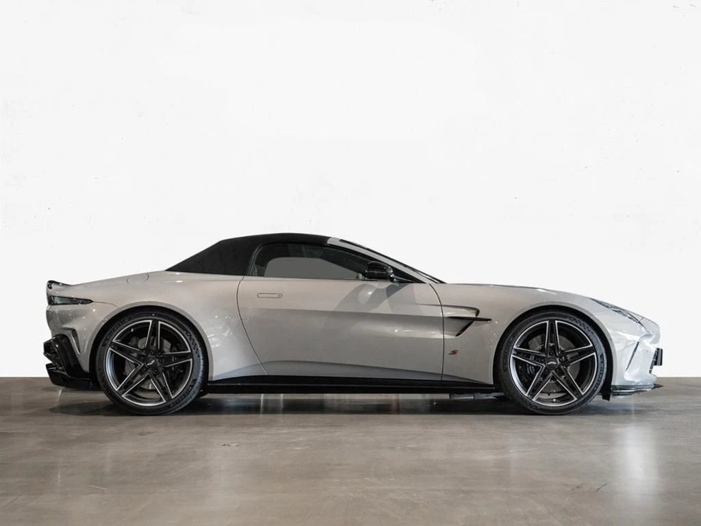 Aston Martin-V8 Vantage-image-14