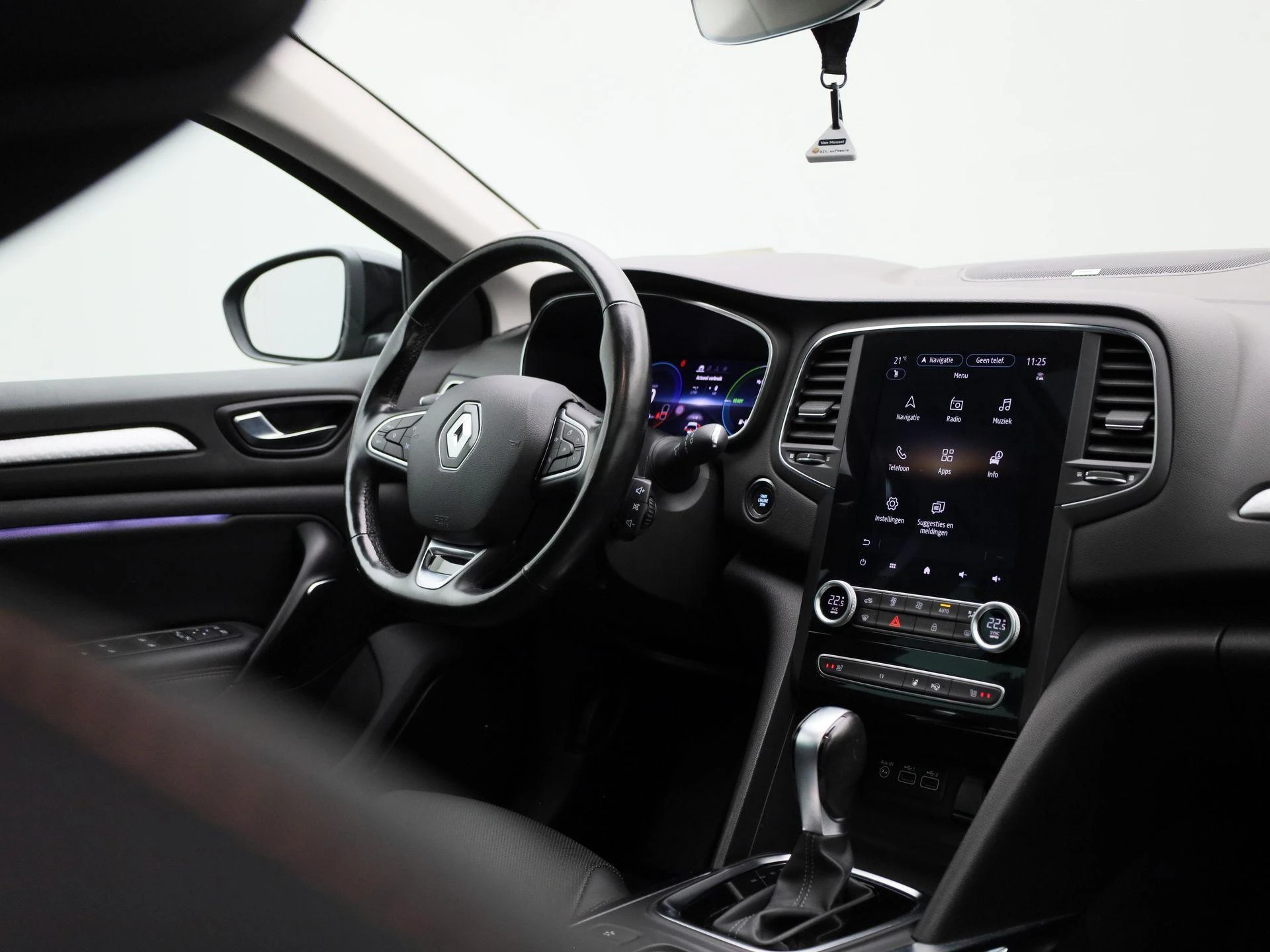 Renault-Megane E-Tech-image-37