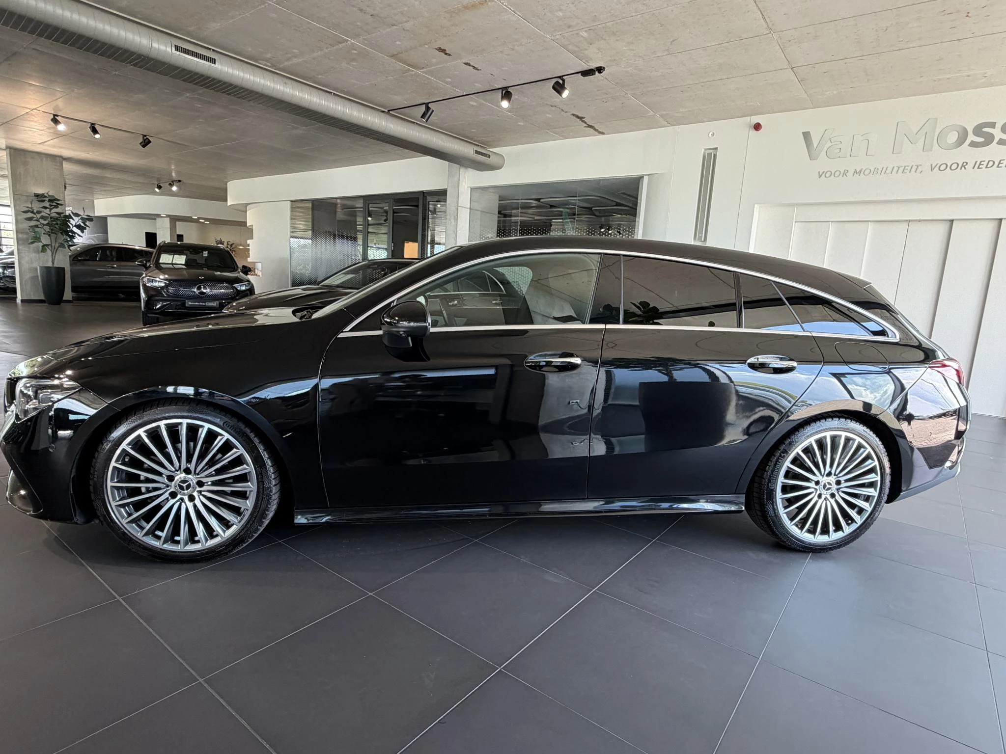 Mercedes-Benz-CLA-image-2