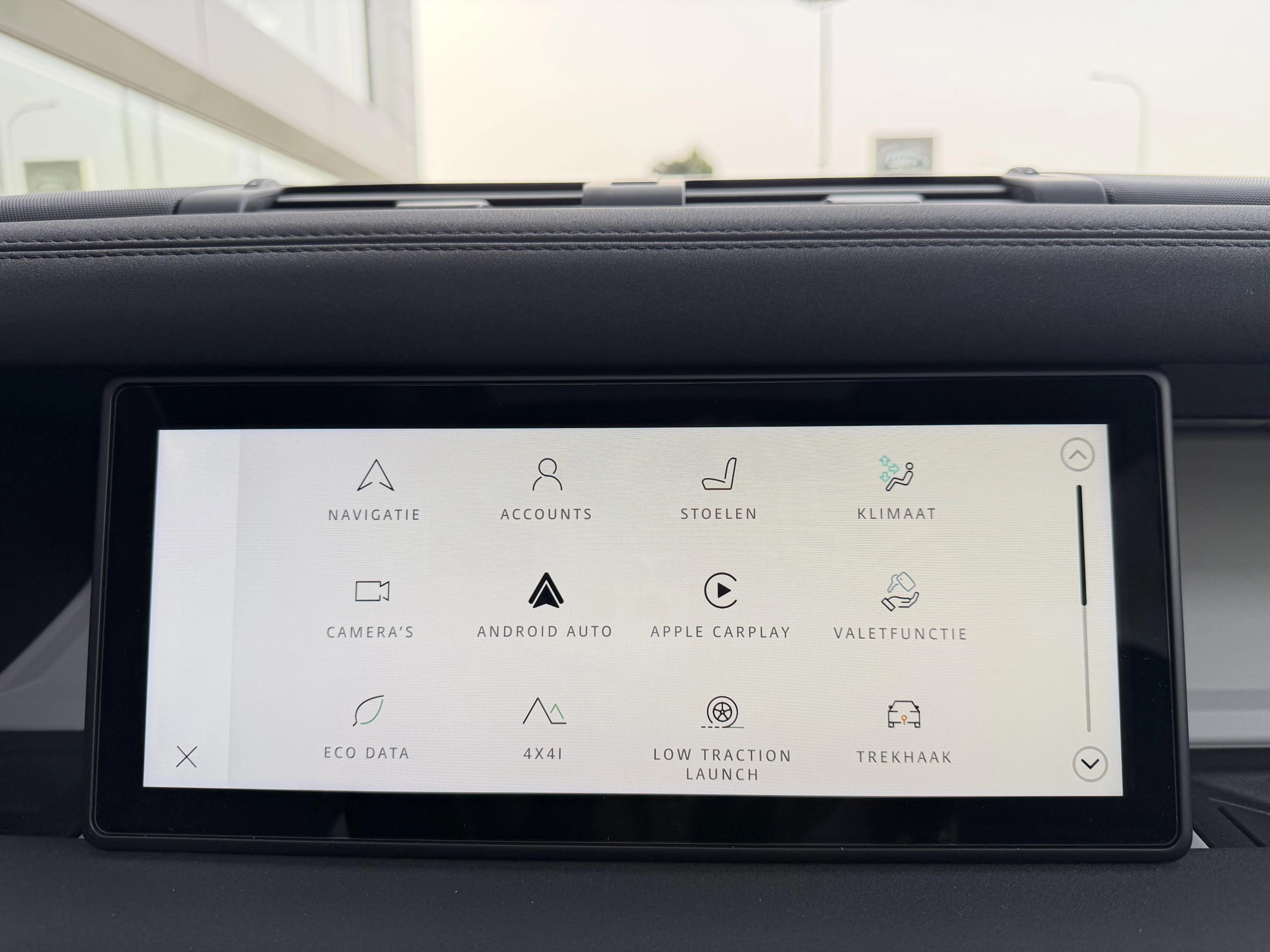 Land Rover Defender 110 D250 SE AWD