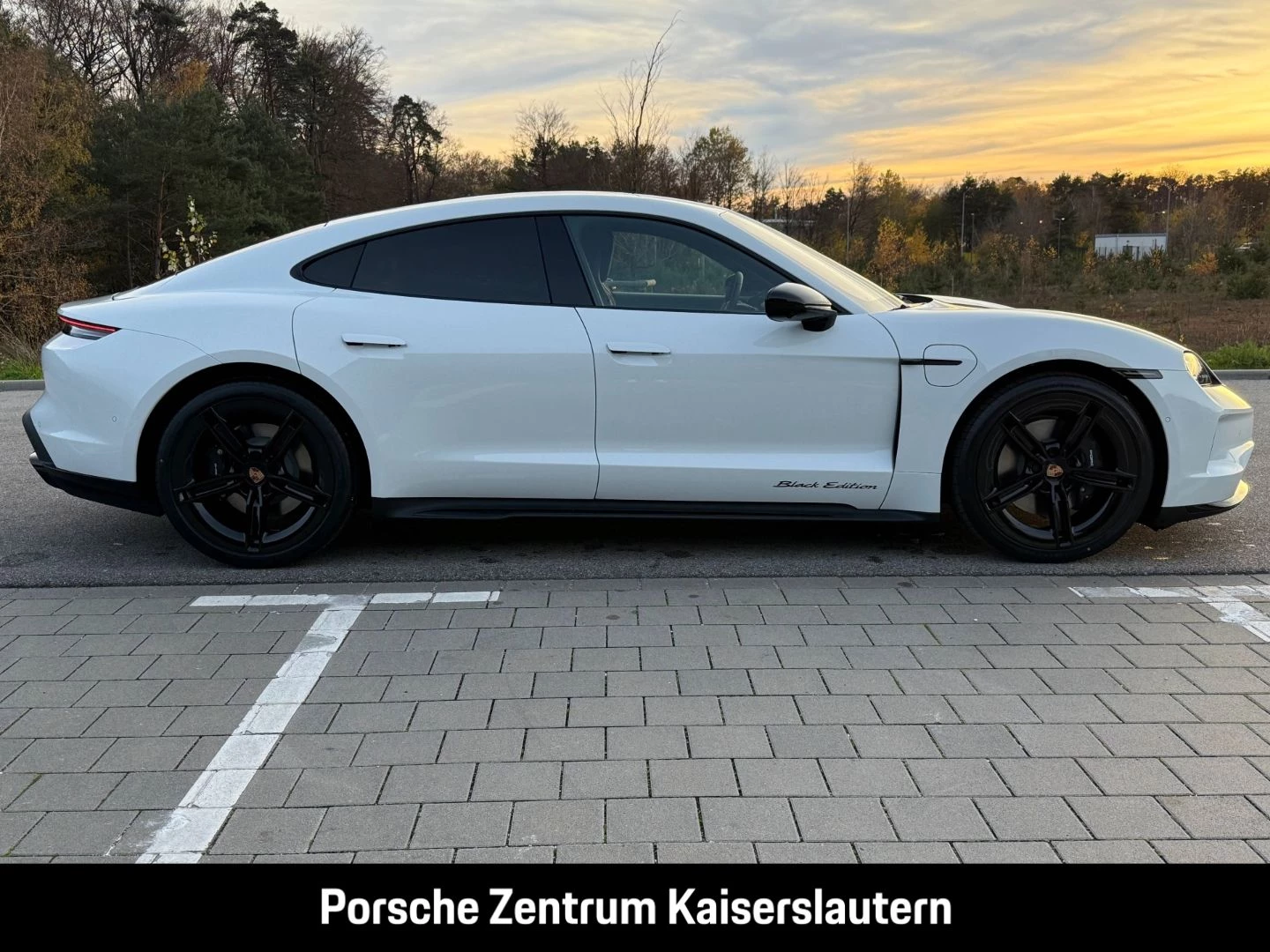 Porsche Taycan 4 Black Edition HA-Lenkung InnoDrive LED black edition
