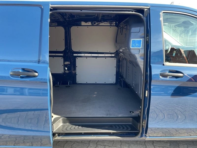 Mercedes-Benz-Vito-image-15