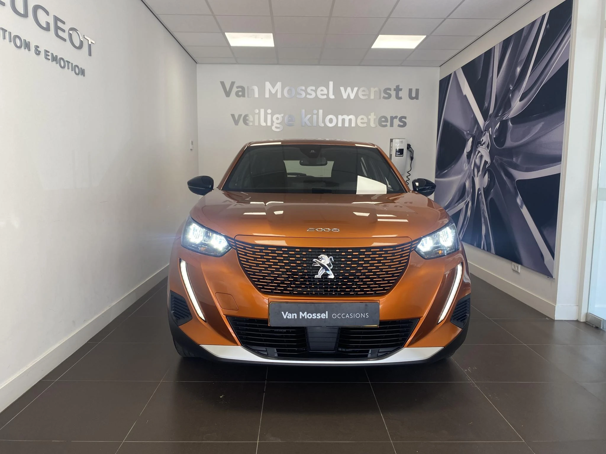 Peugeot-e-2008-image-1