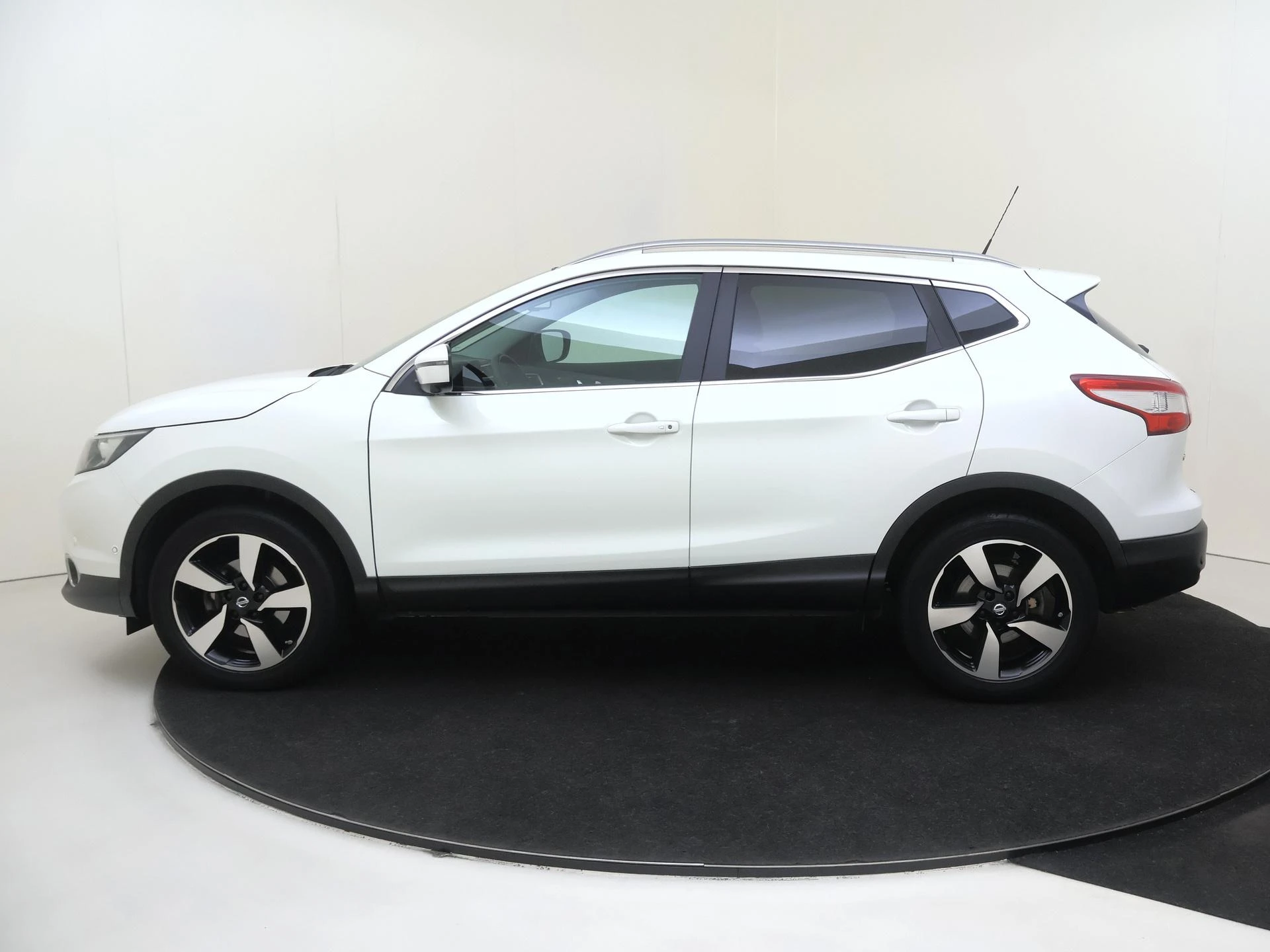 Nissan-QASHQAI-image-7