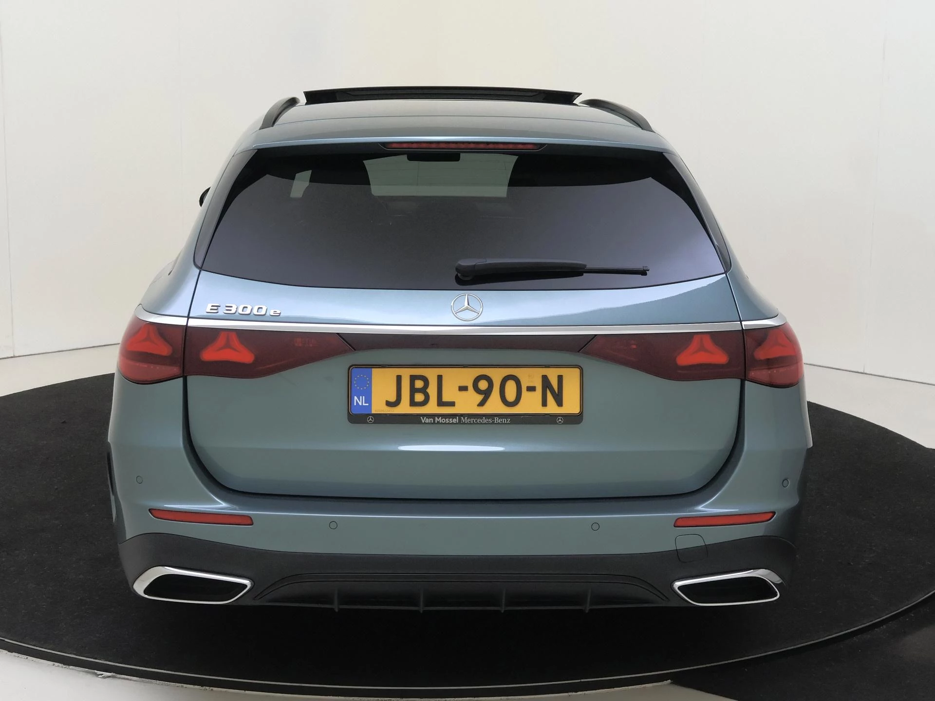 Mercedes-Benz-E-Klasse-image-6