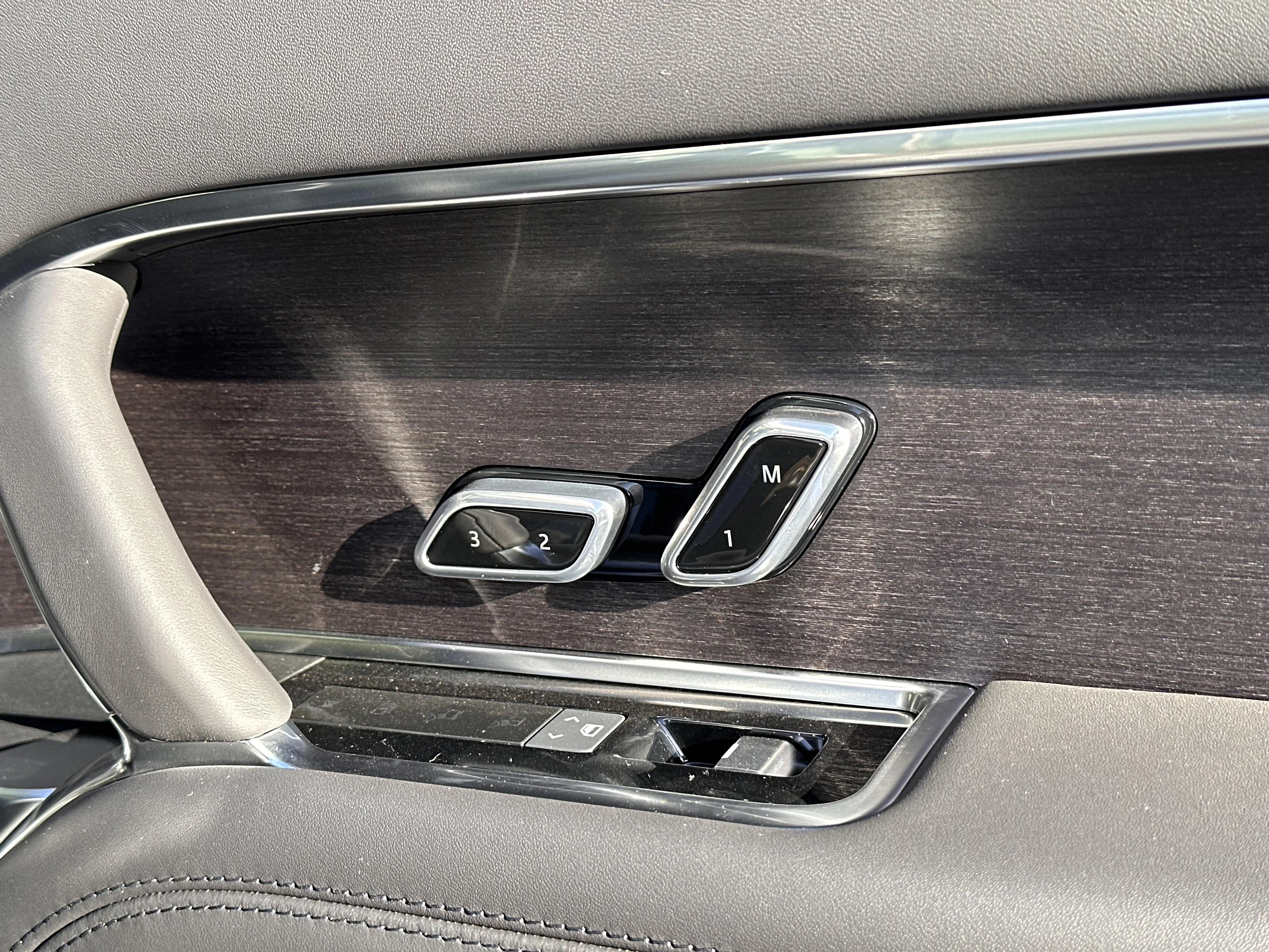 Land Rover-Range Rover-image-28