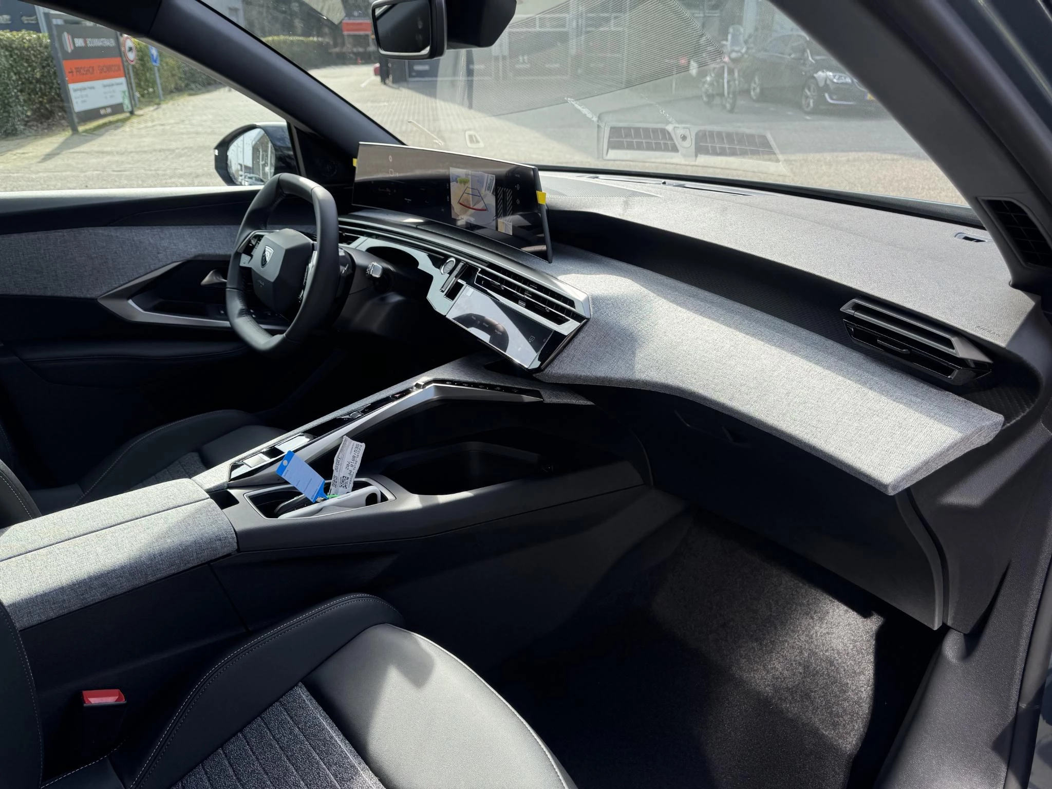 Peugeot-e-5008-image-16