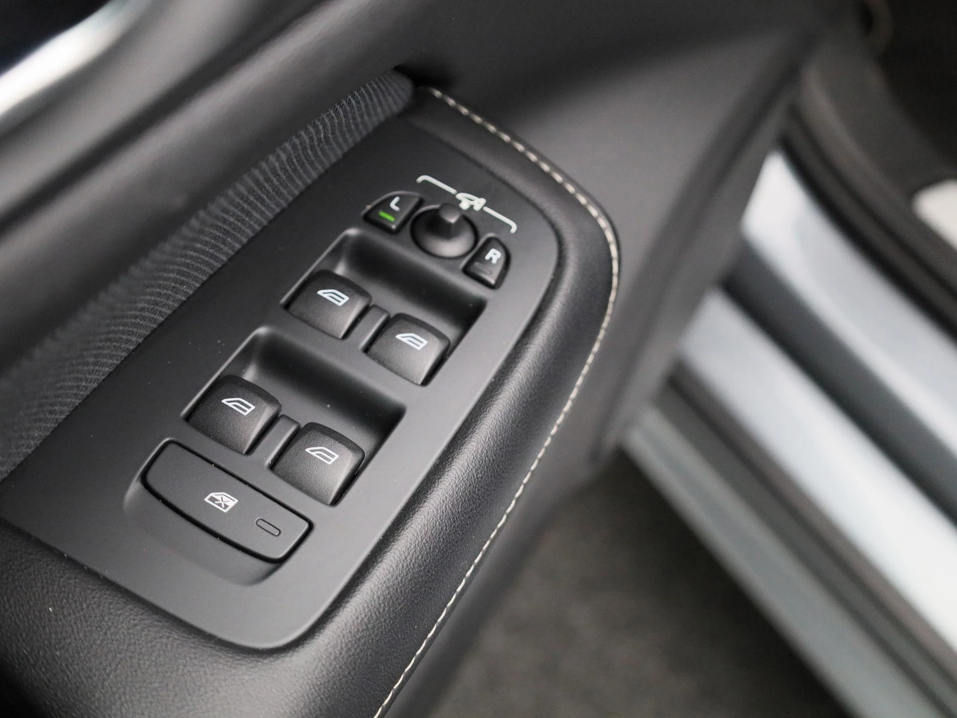 Volvo-S60-image-29