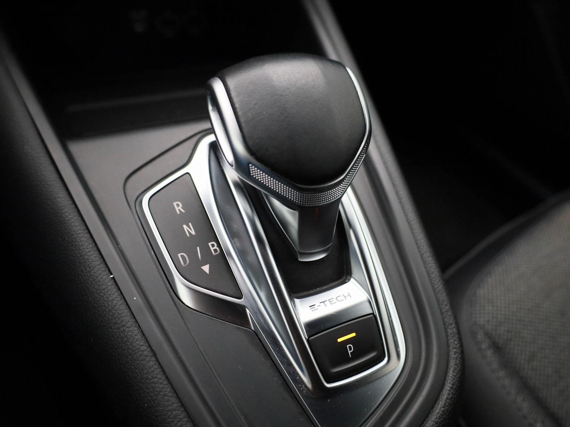 Renault Captur 1.6 E-Tech Hybrid 145 Rive Gauche