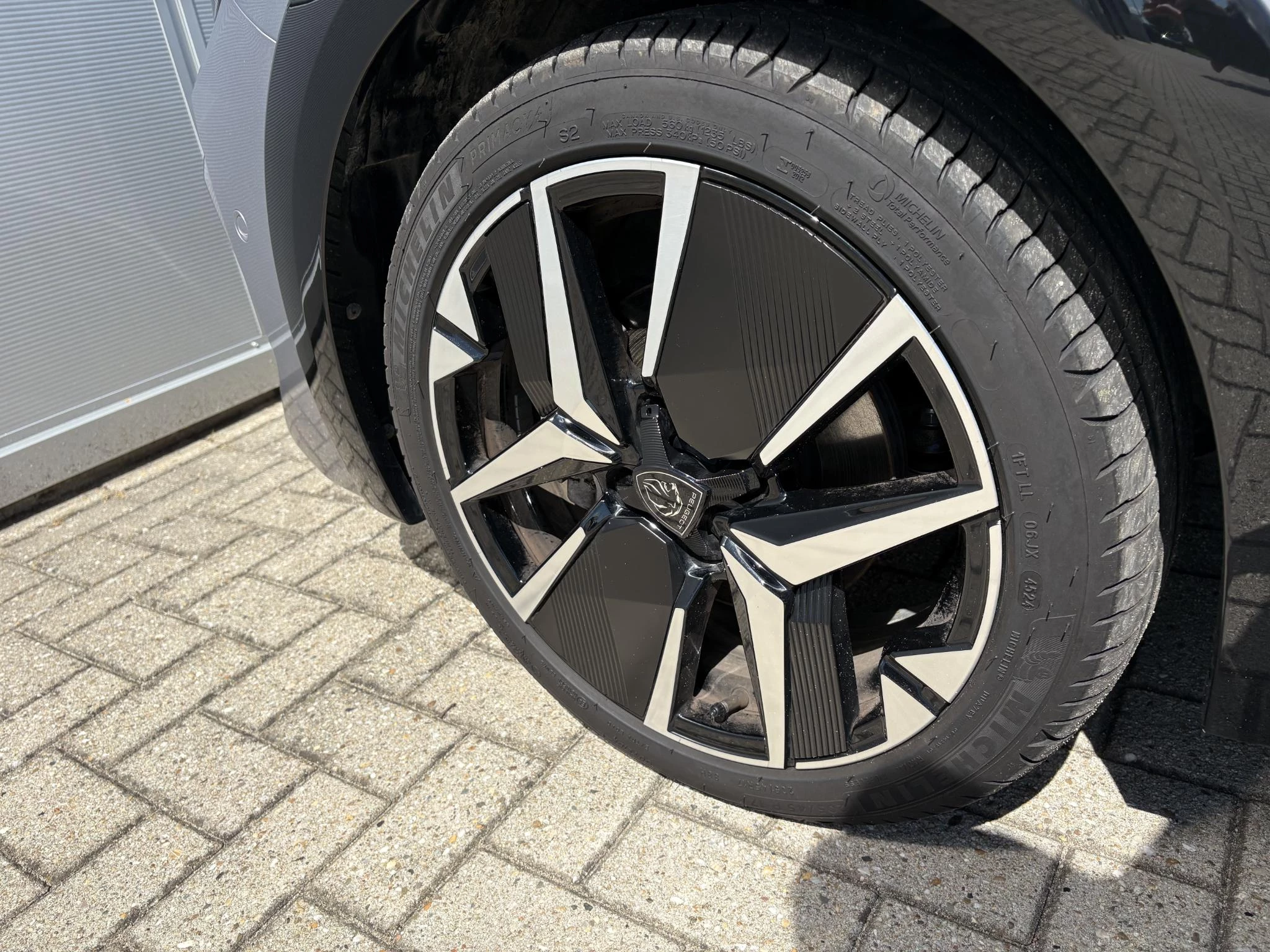 Peugeot 208 Hybrid 100 e-DSC6 GT