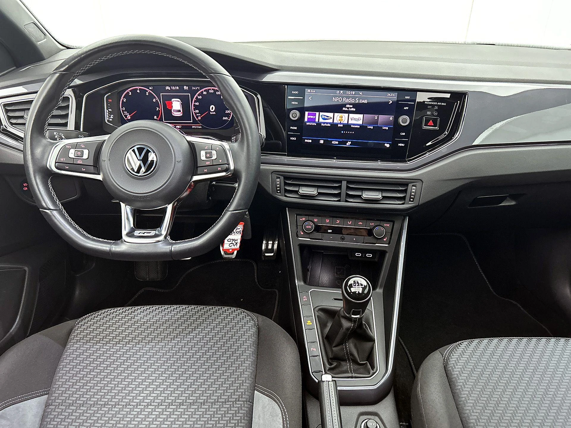 Volkswagen-Polo-image-22