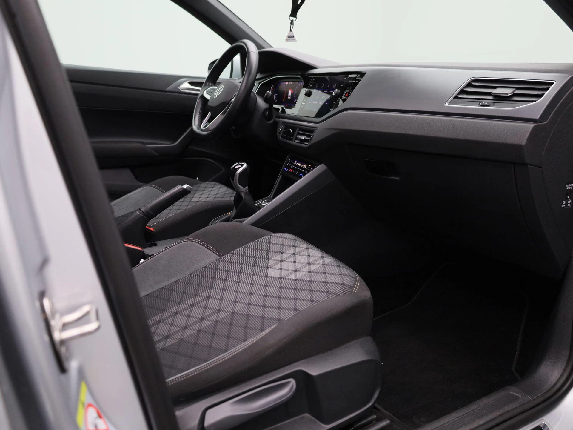 Volkswagen-Polo-image-33