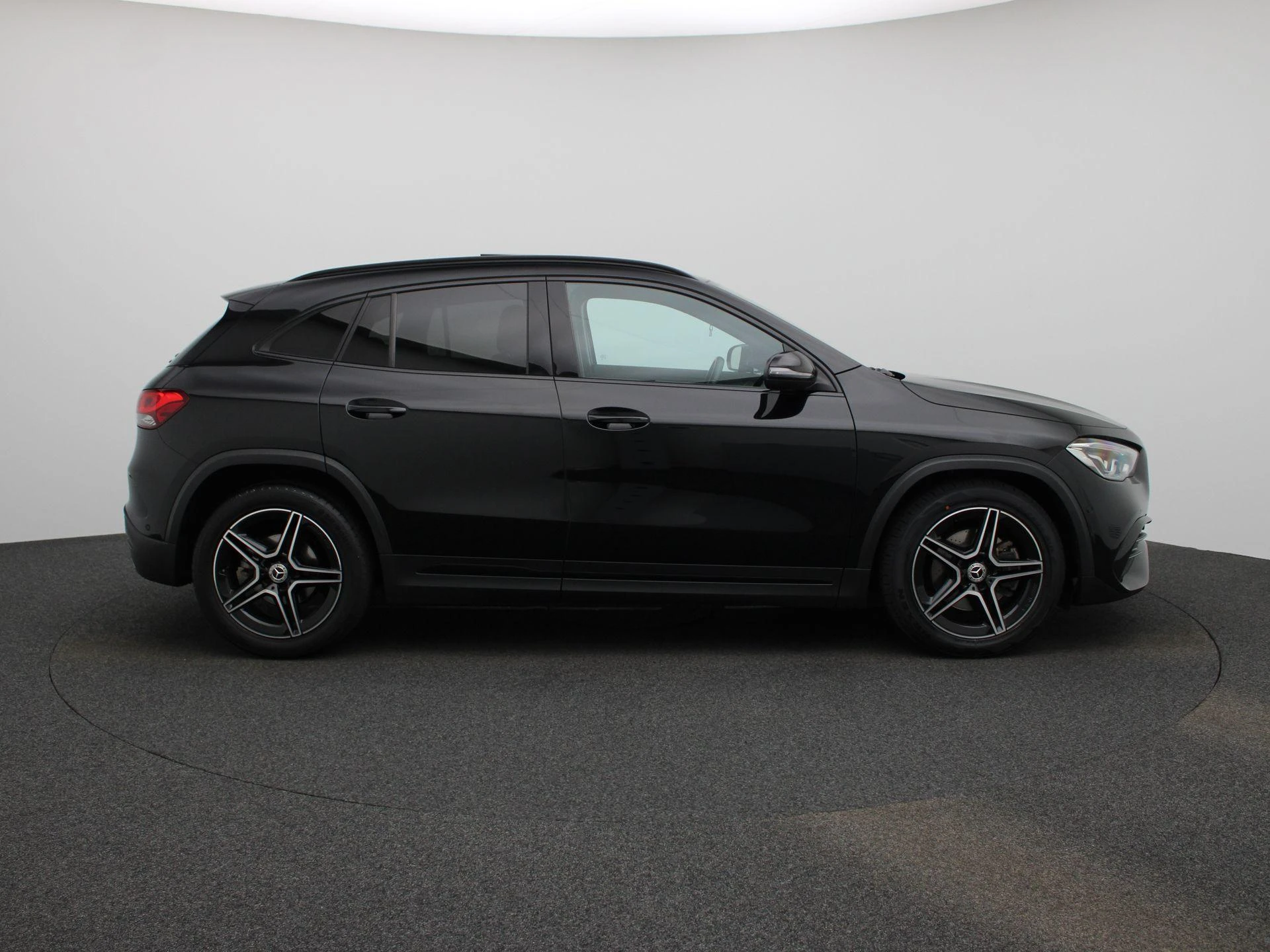 Mercedes-Benz-GLA-image-5