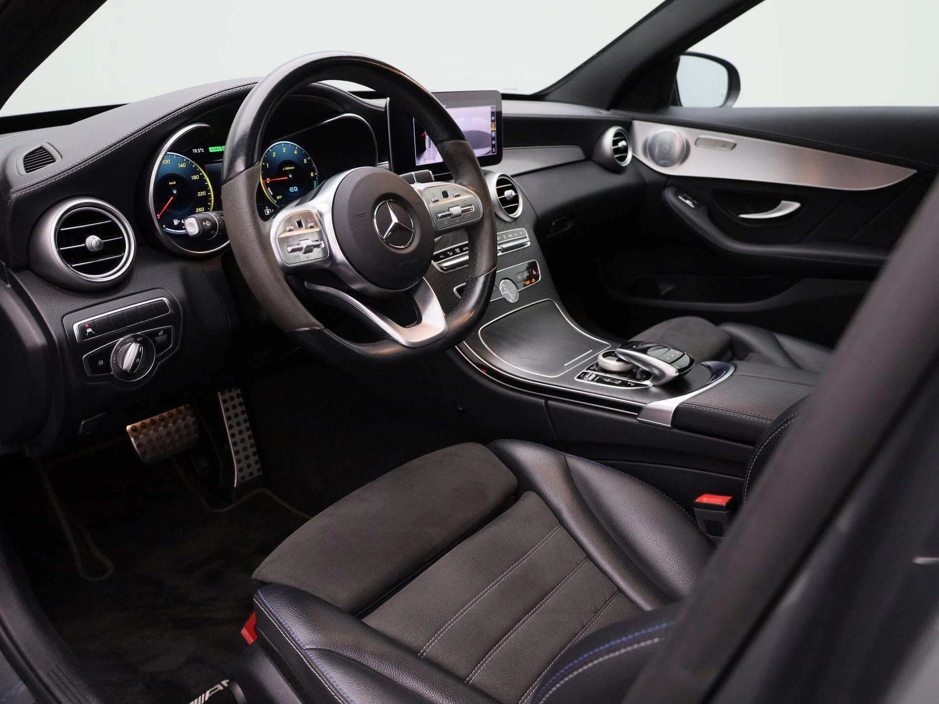 Mercedes-Benz-C-Klasse-image-16