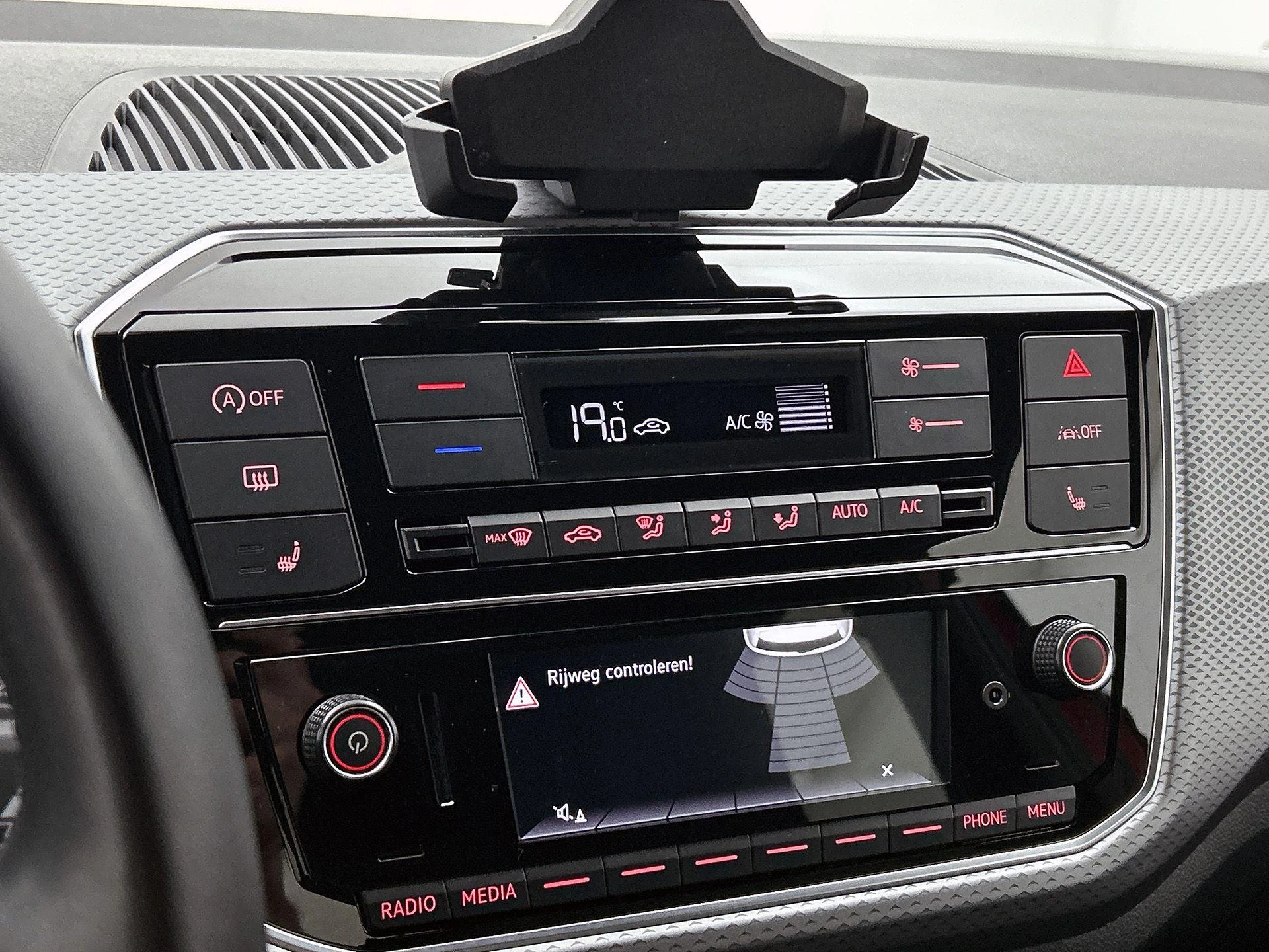 Volkswagen-up!-image-19