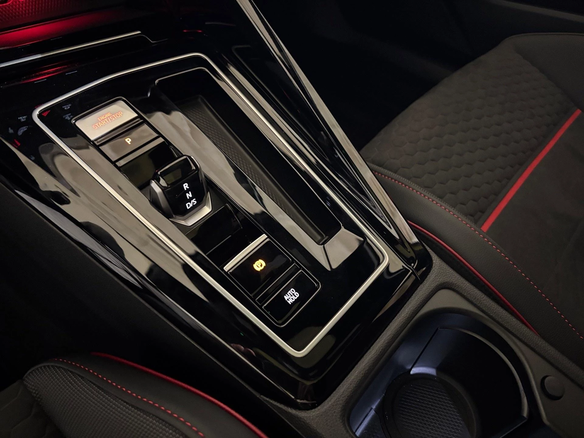 Volkswagen-Golf-image-9