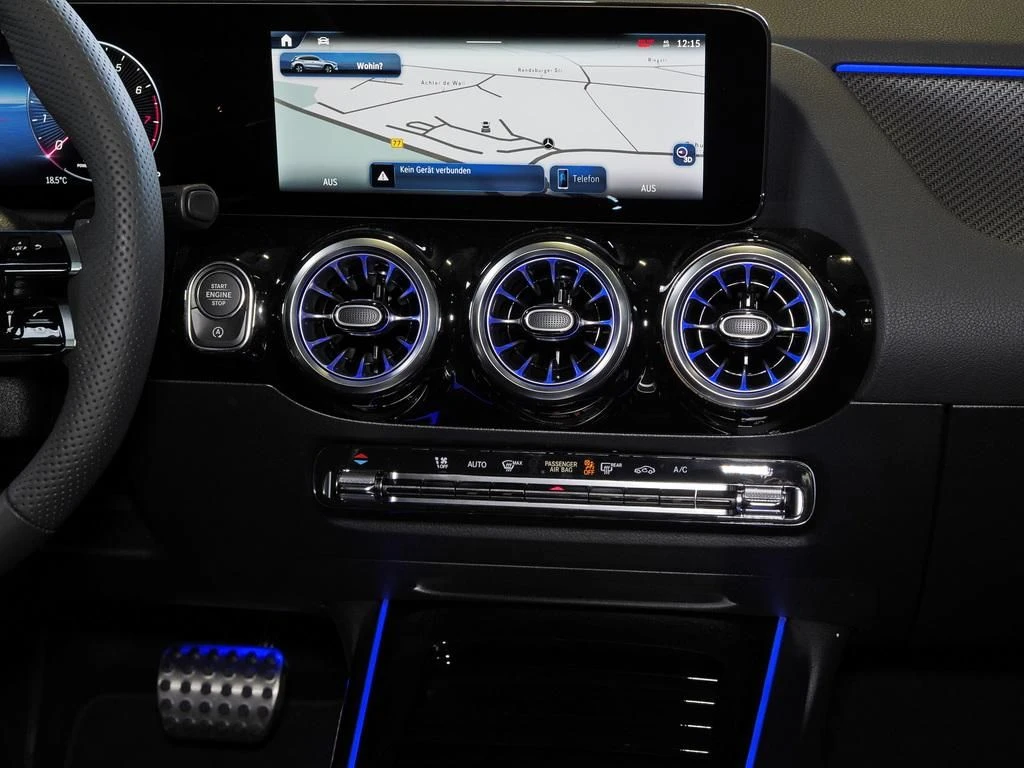 Mercedes-Benz-GLA 180-image-11