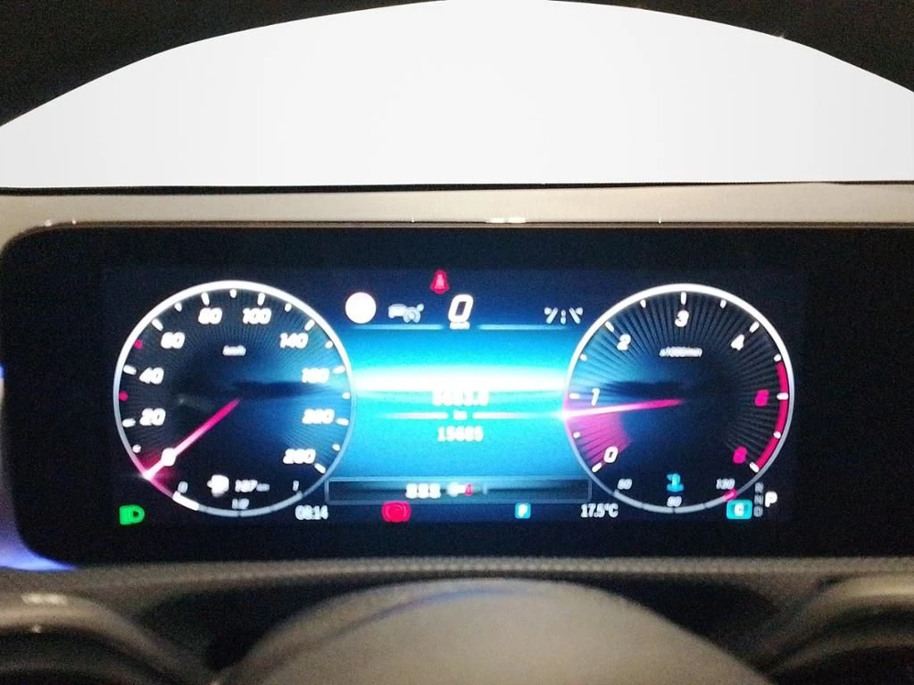Mercedes-Benz-CLA 200 d-image-16