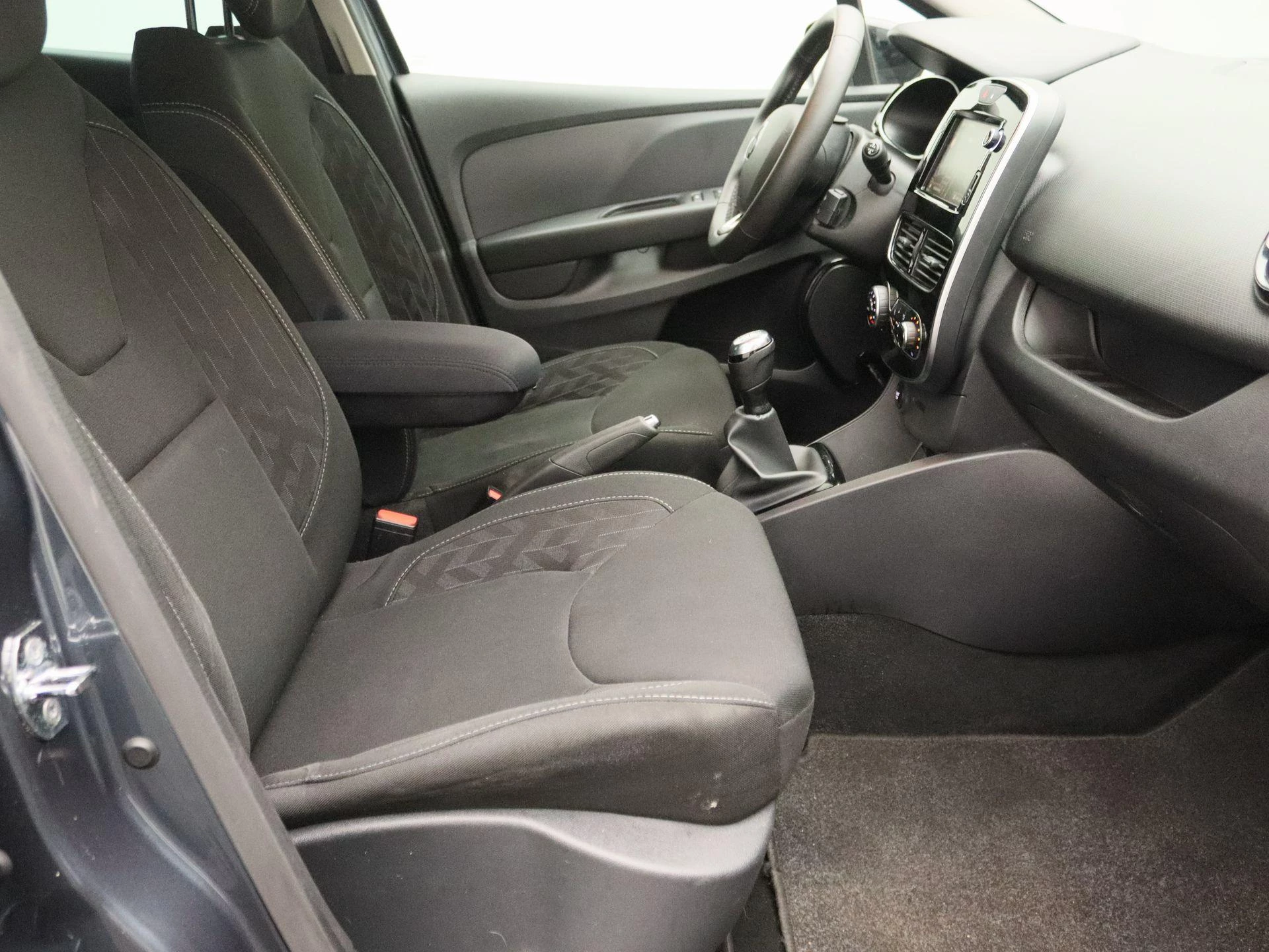 Renault-Clio-image-23