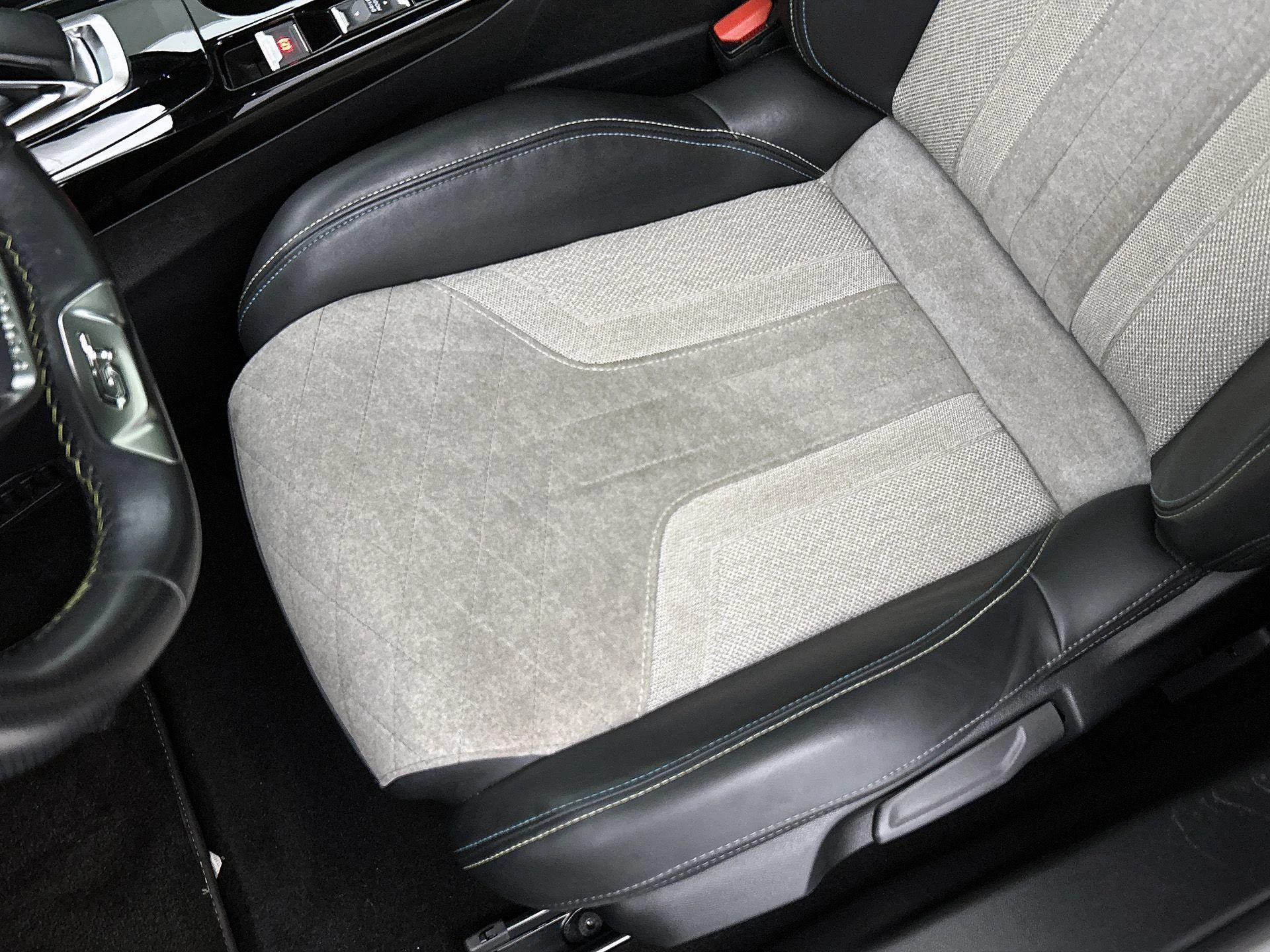 Peugeot-e-2008-image-18