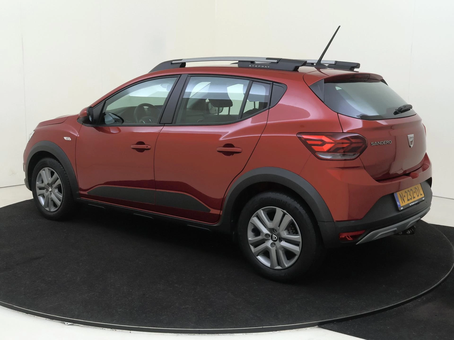 Dacia-Sandero Stepway-image-2
