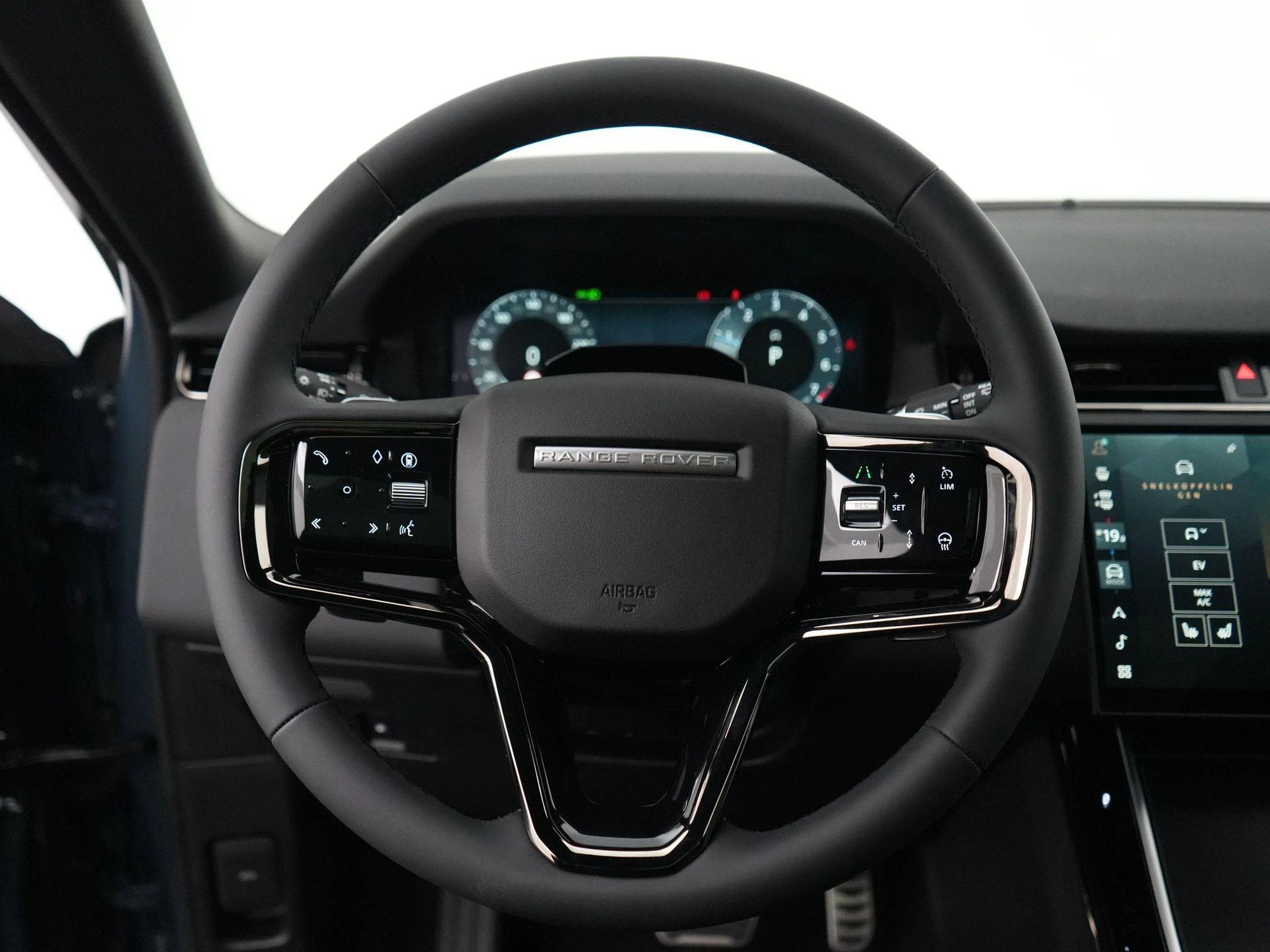 Land Rover-Range Rover Evoque-image-9