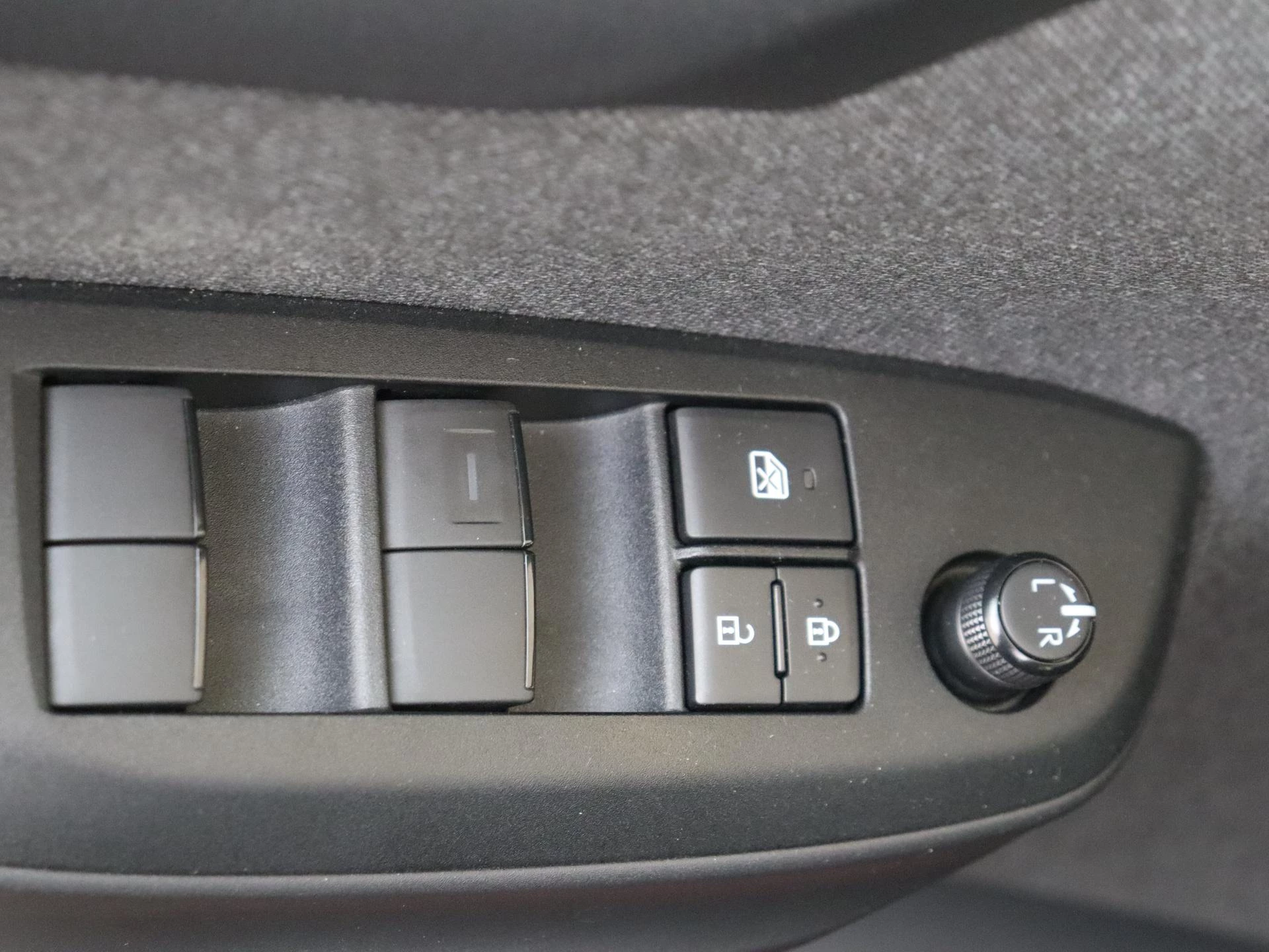 Toyota-Yaris-image-24