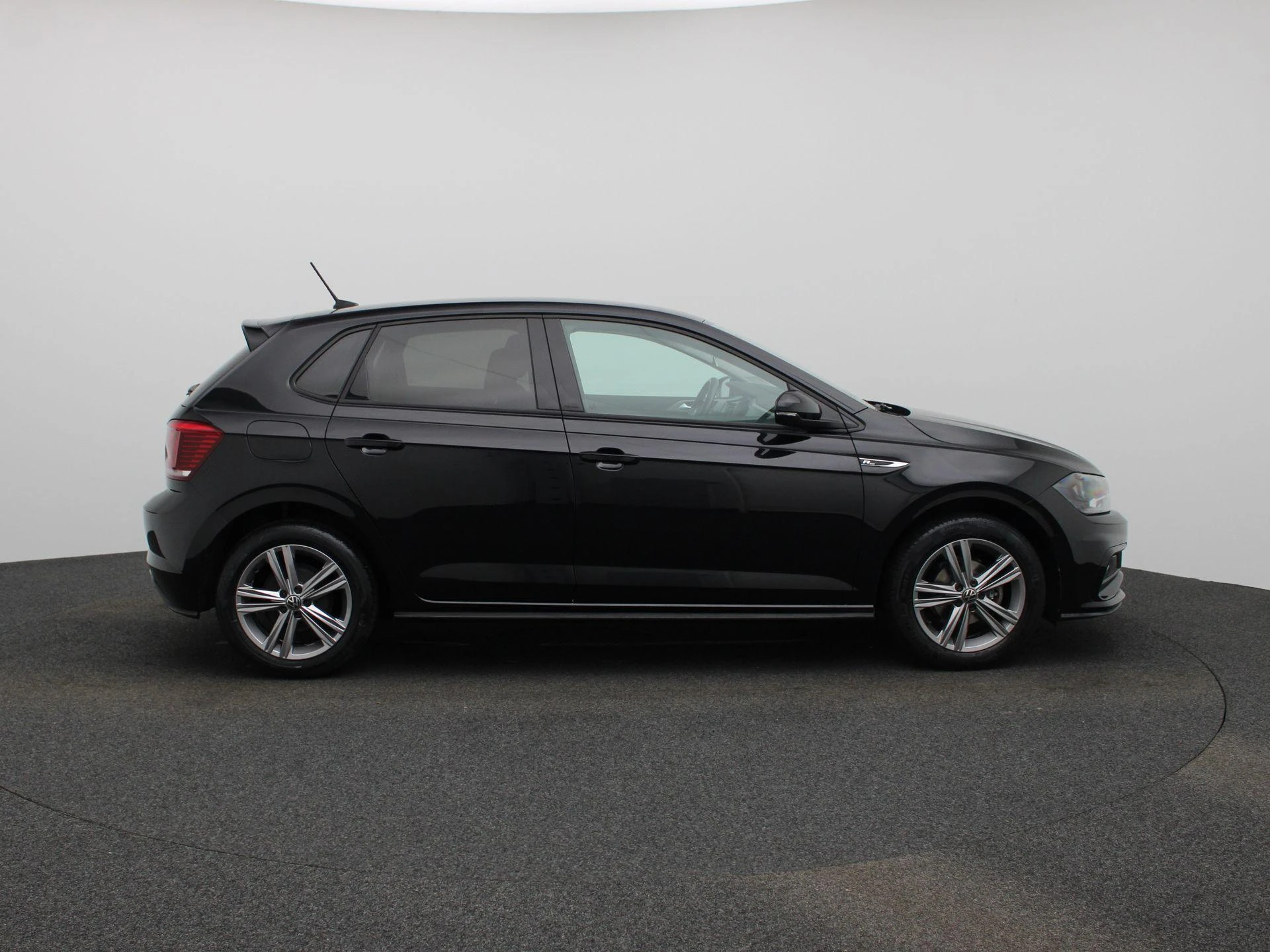 Volkswagen-Polo-image-5