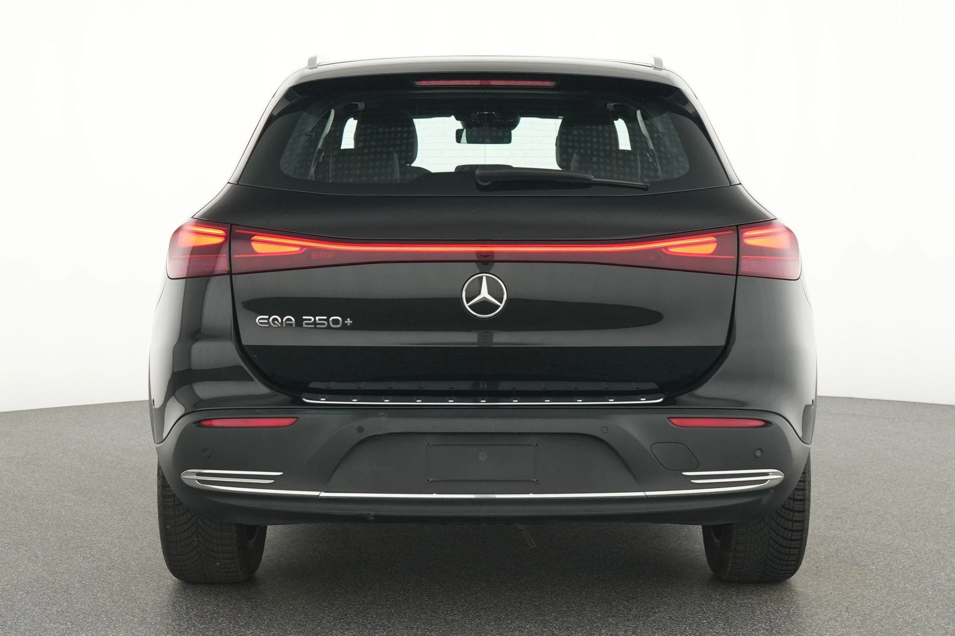 Mercedes-Benz-EQA-image-6