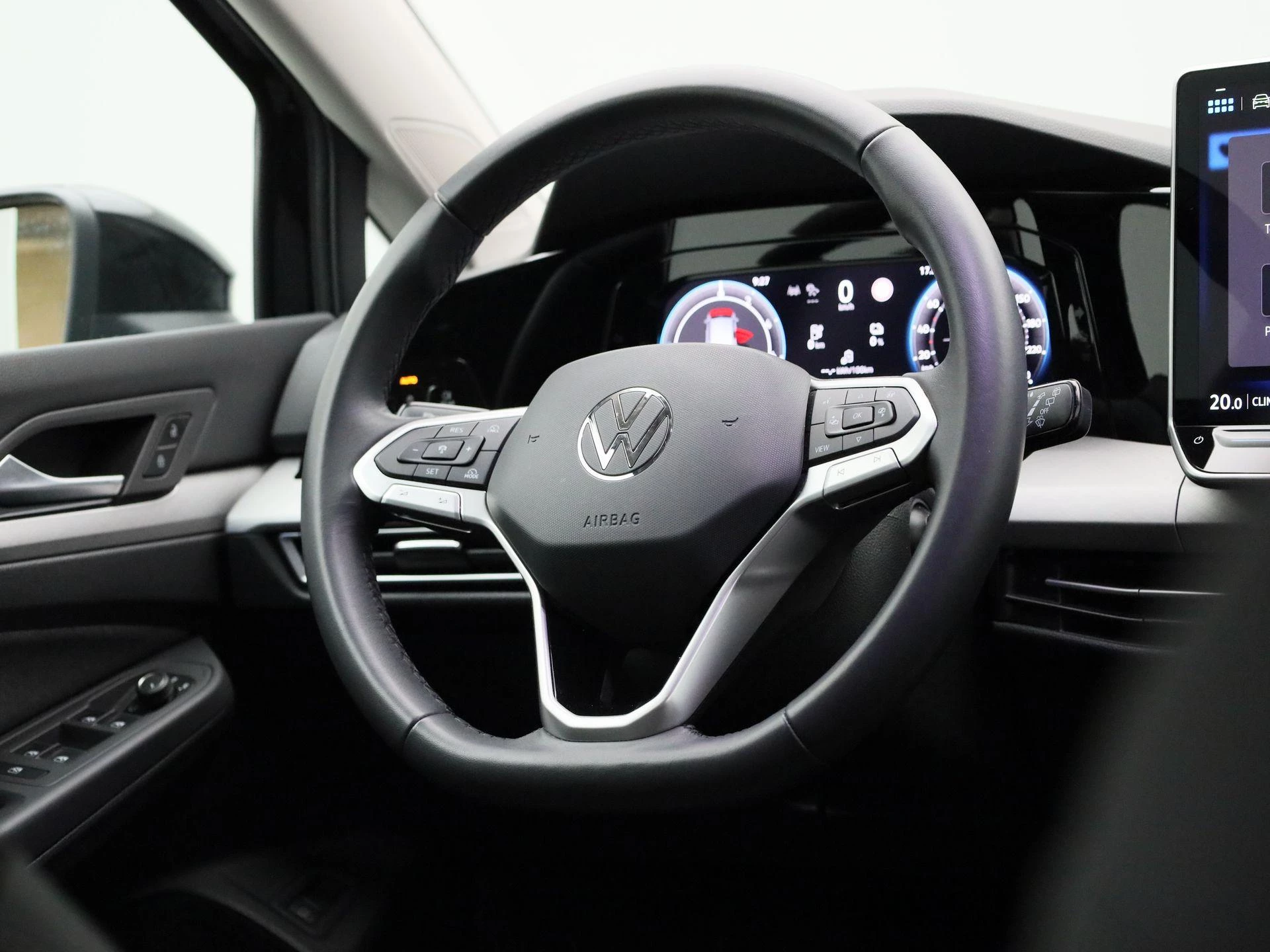 Volkswagen-Golf-image-36